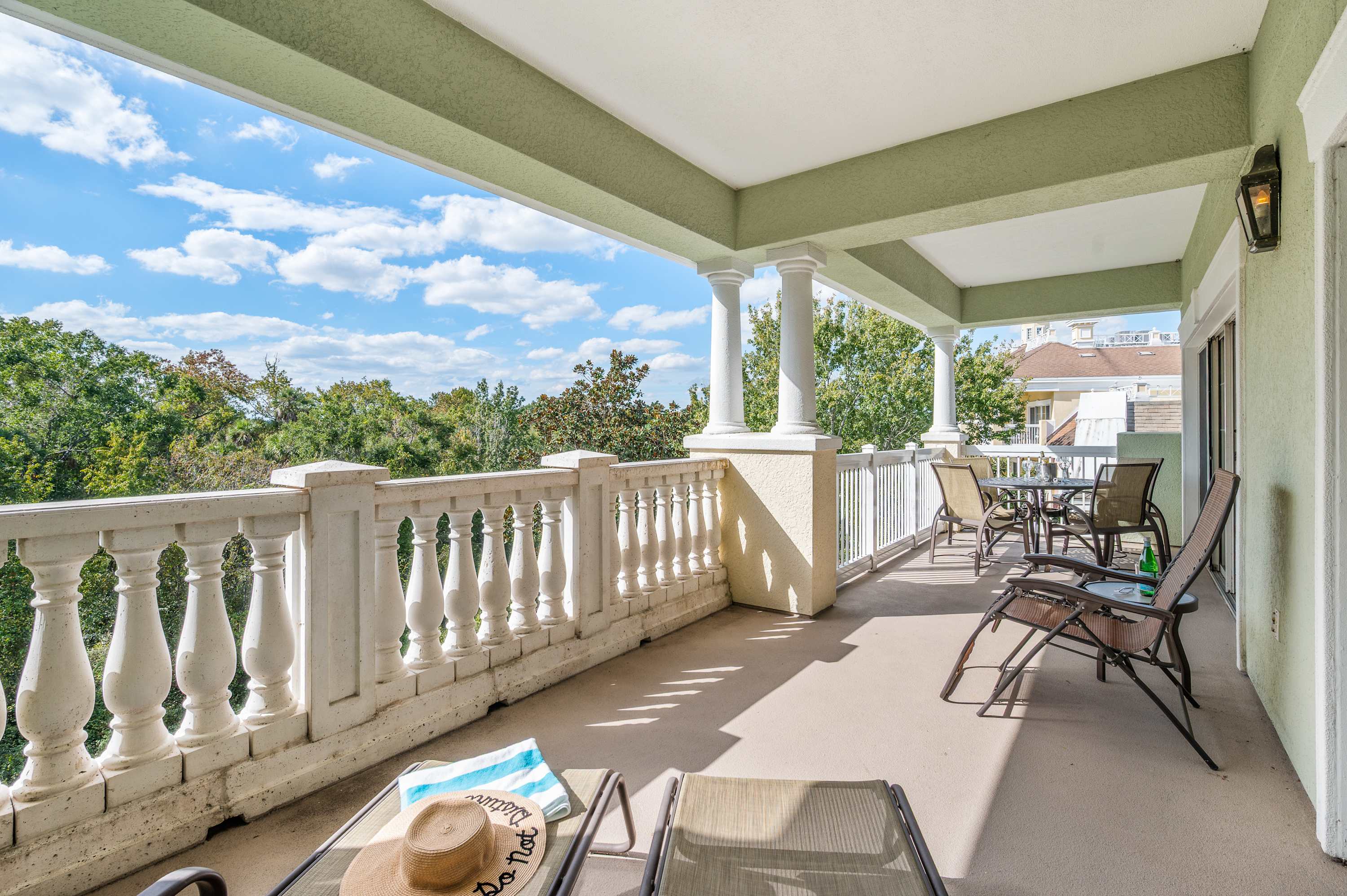 Reunion condo near Disney w/ pool & balcony