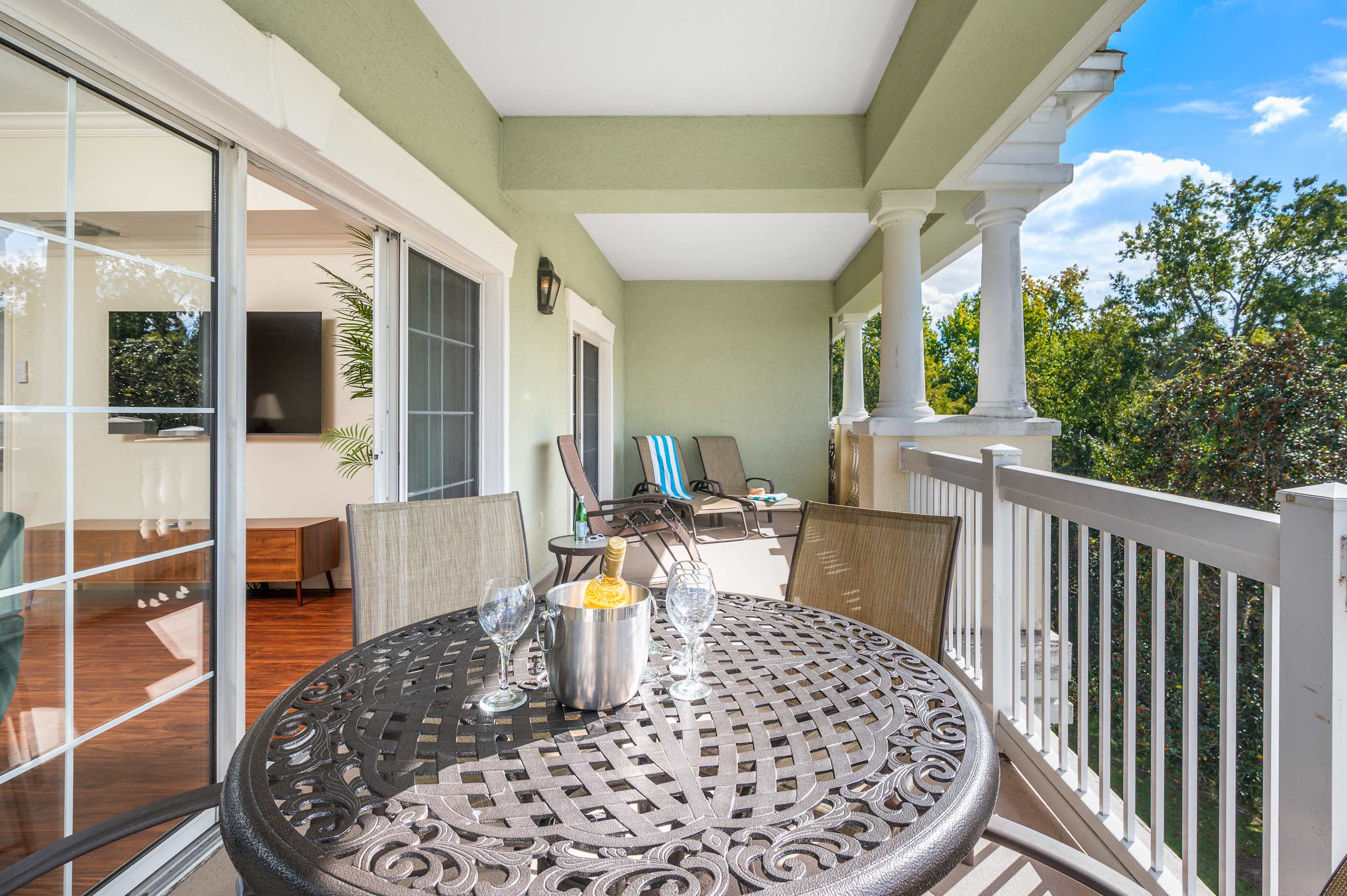 Reunion condo near Disney w/ pool & balcony