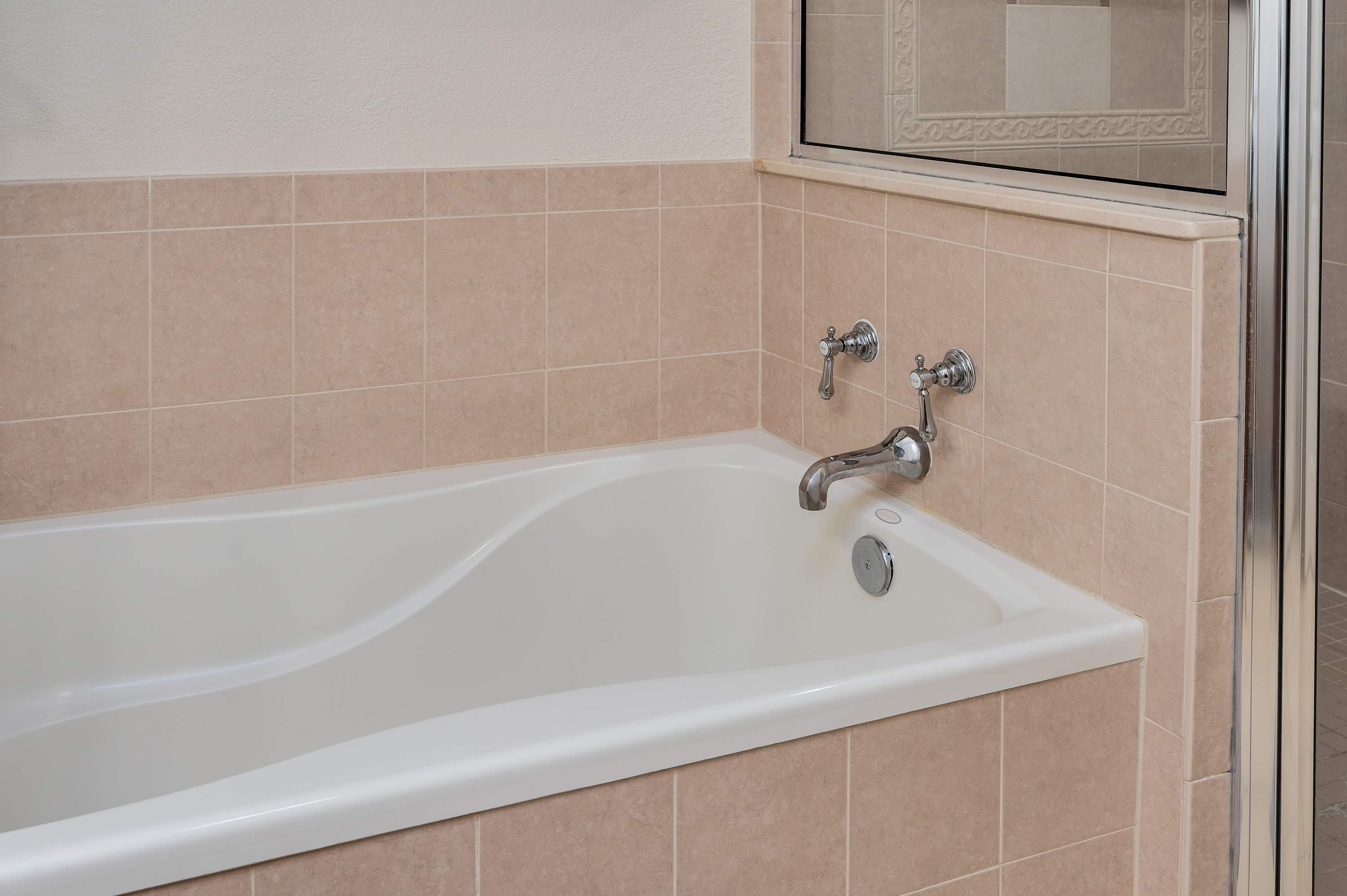 Reunion condo near Disney w/ pool & balcony