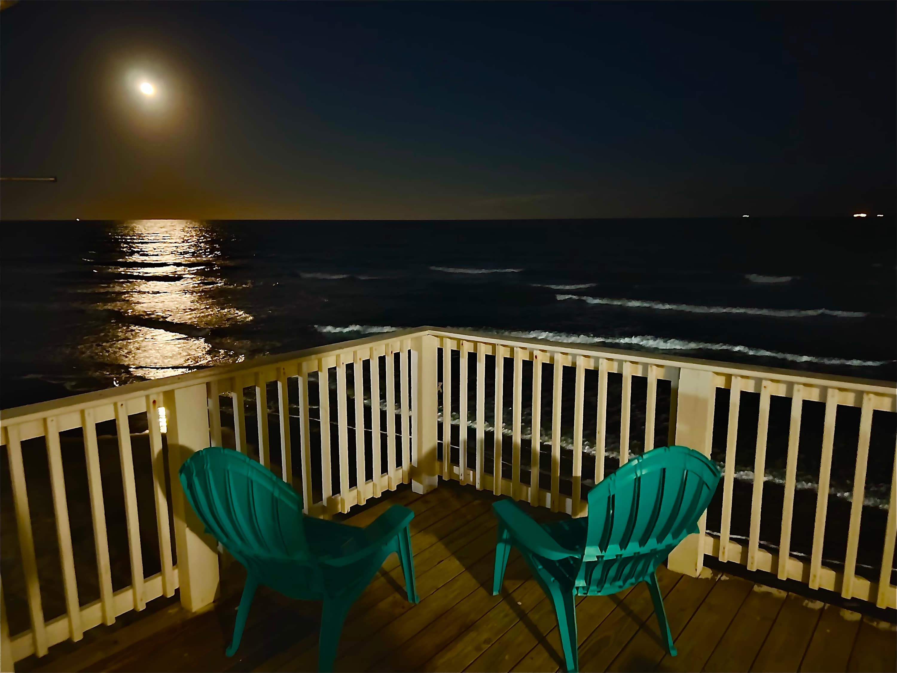 SeaScape Haven Right on the sandy BEACH Hot Tub 3