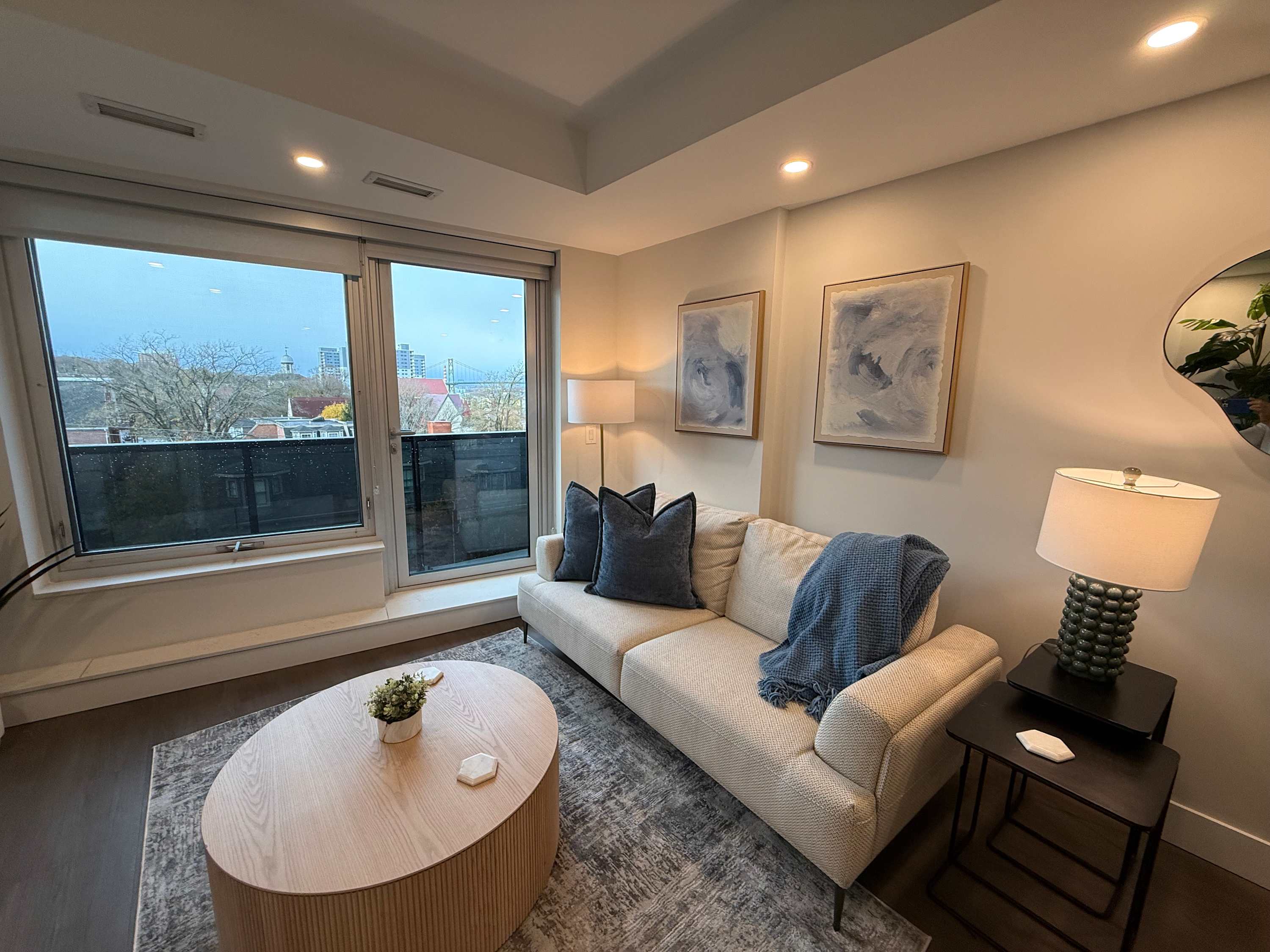 Bright 1 BR with waterview and 6 appliances