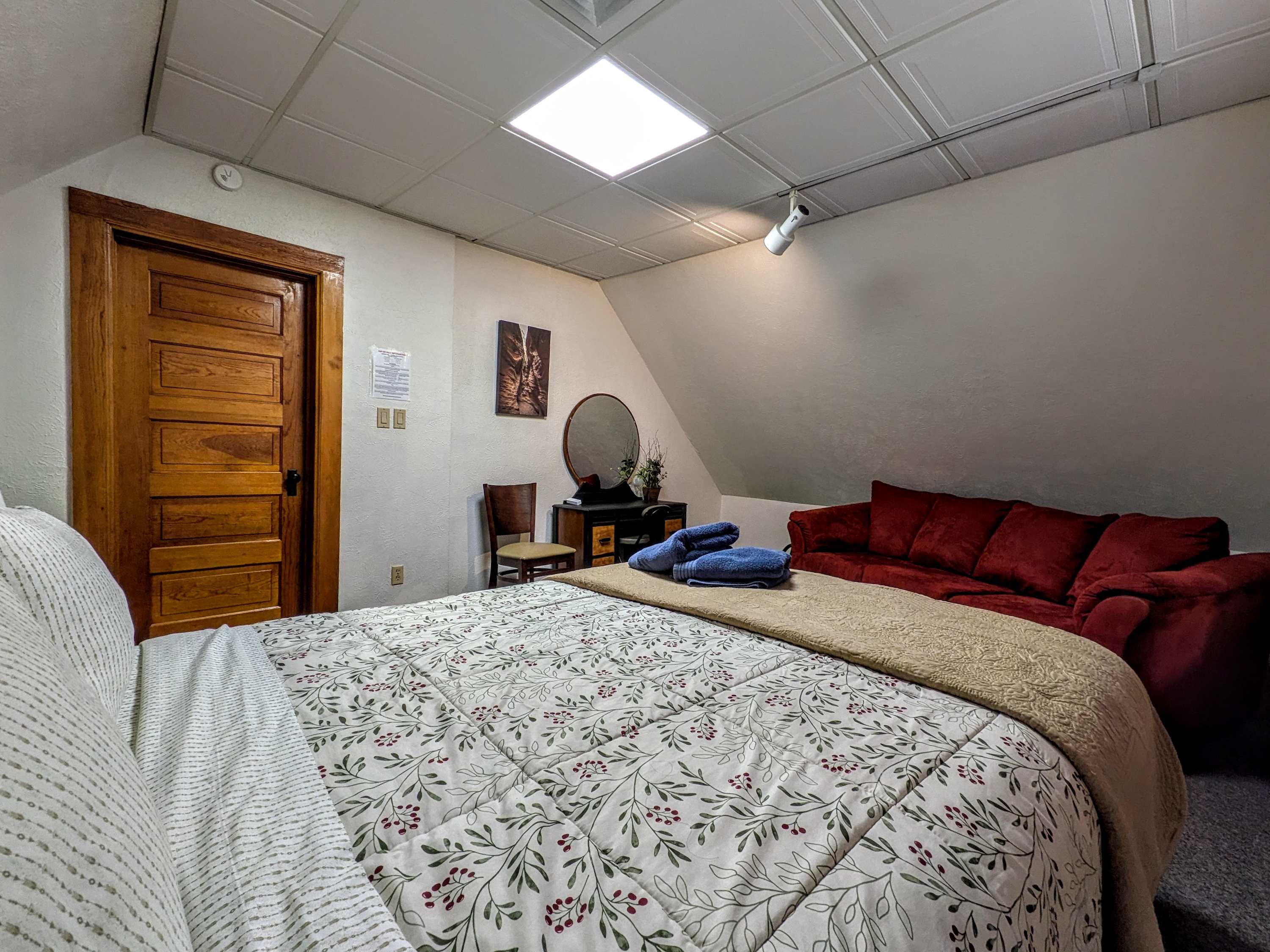 Charming Historic Downtown GJ Room