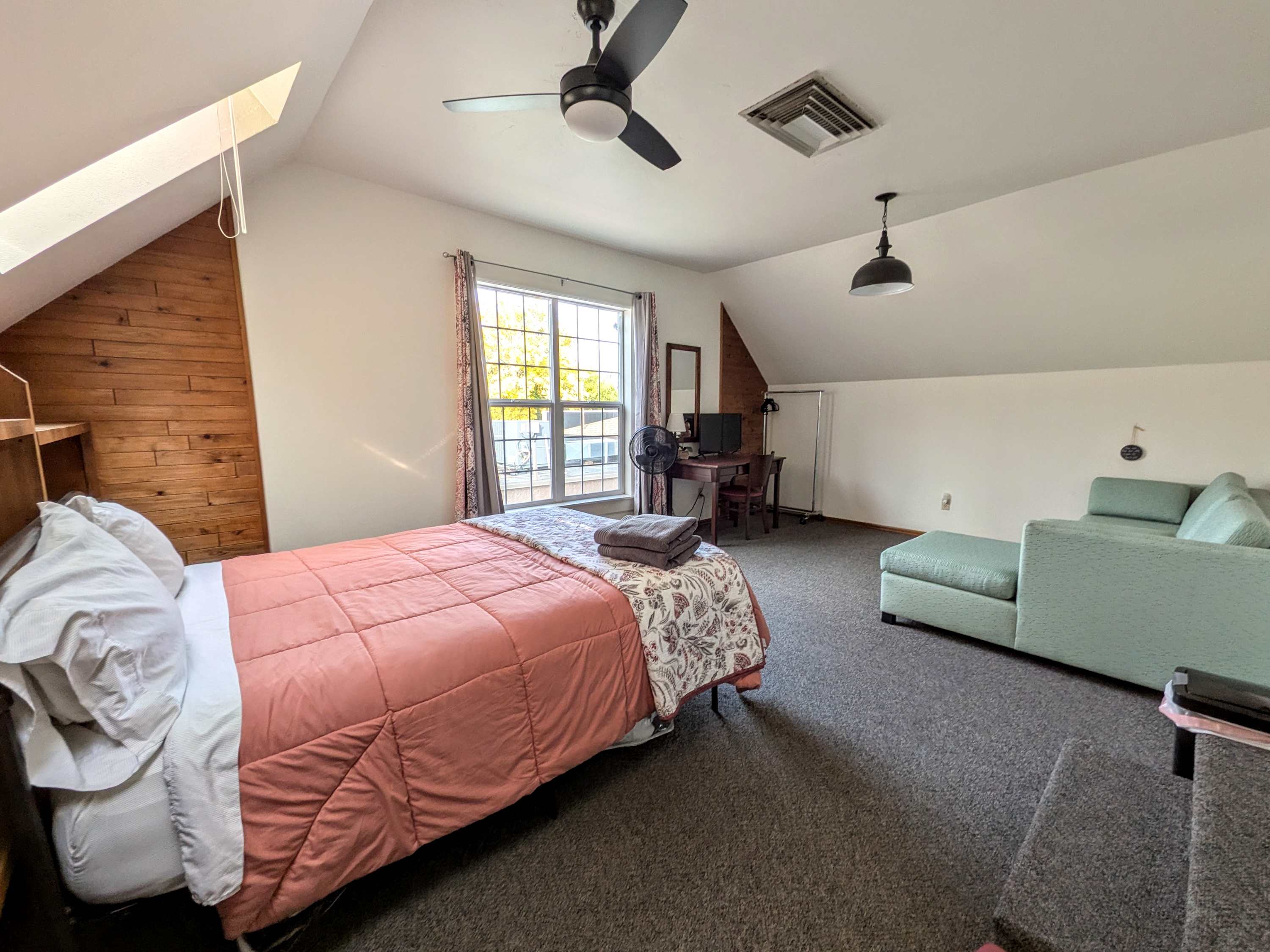Large Room - Great for Extended Stay & Pets