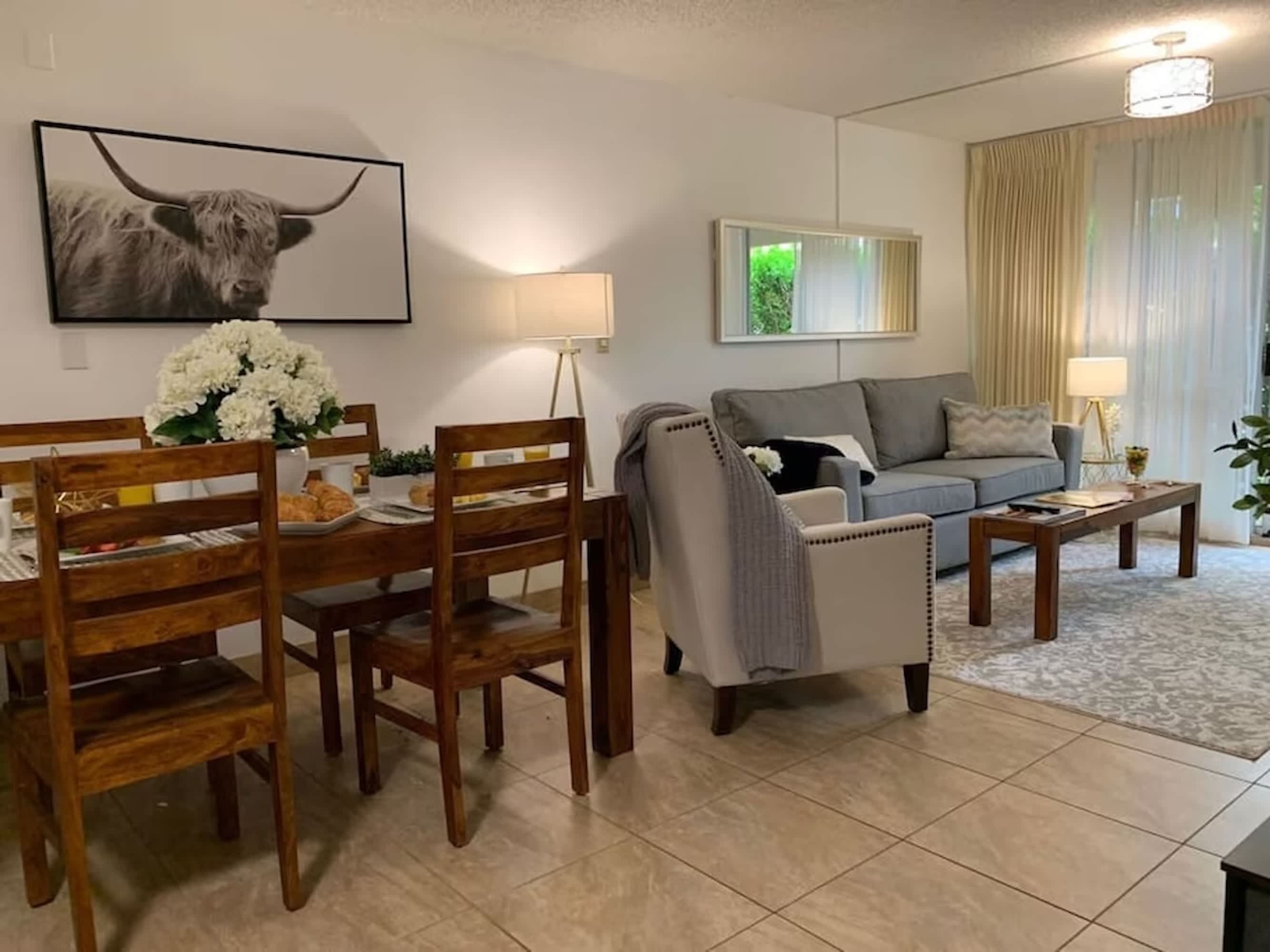 Steps to Beach! Chic 2BR at Maui Banyan Resort — photo 20