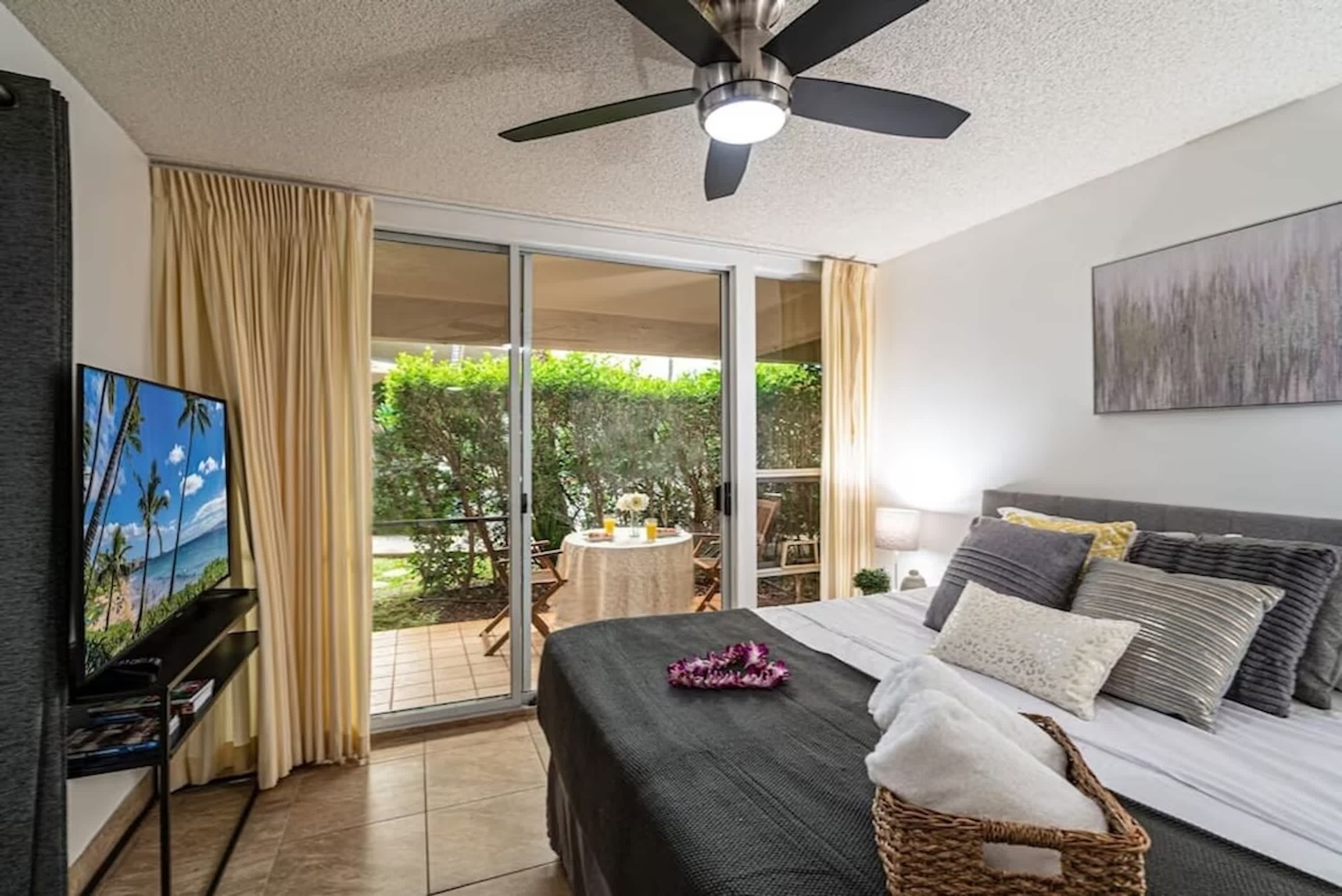 Steps to Beach! Chic 2BR at Maui Banyan Resort — photo 31