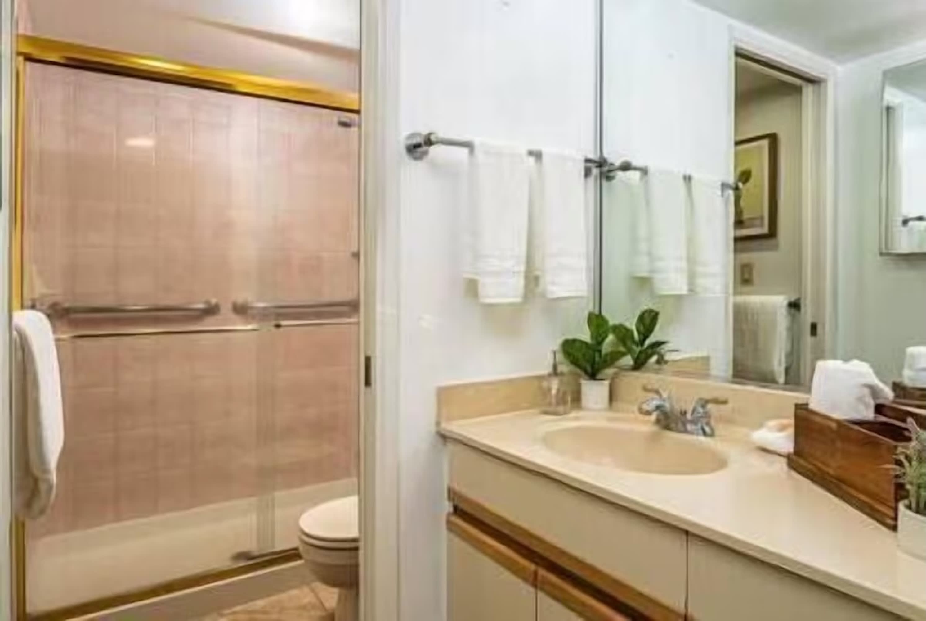 Steps to Beach! Chic 2BR at Maui Banyan Resort — photo 43