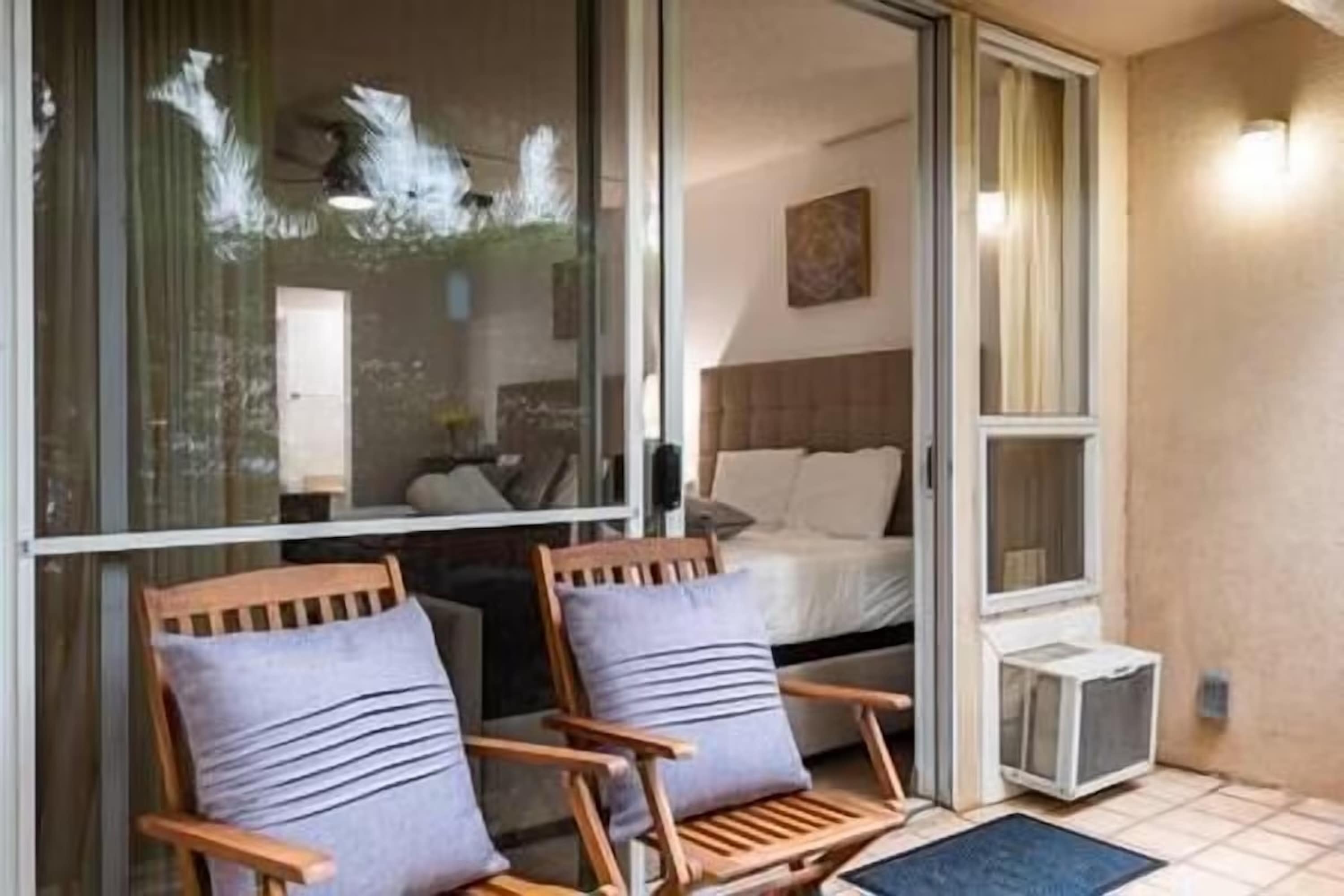 Steps to Beach! Chic 2BR at Maui Banyan Resort — photo 44