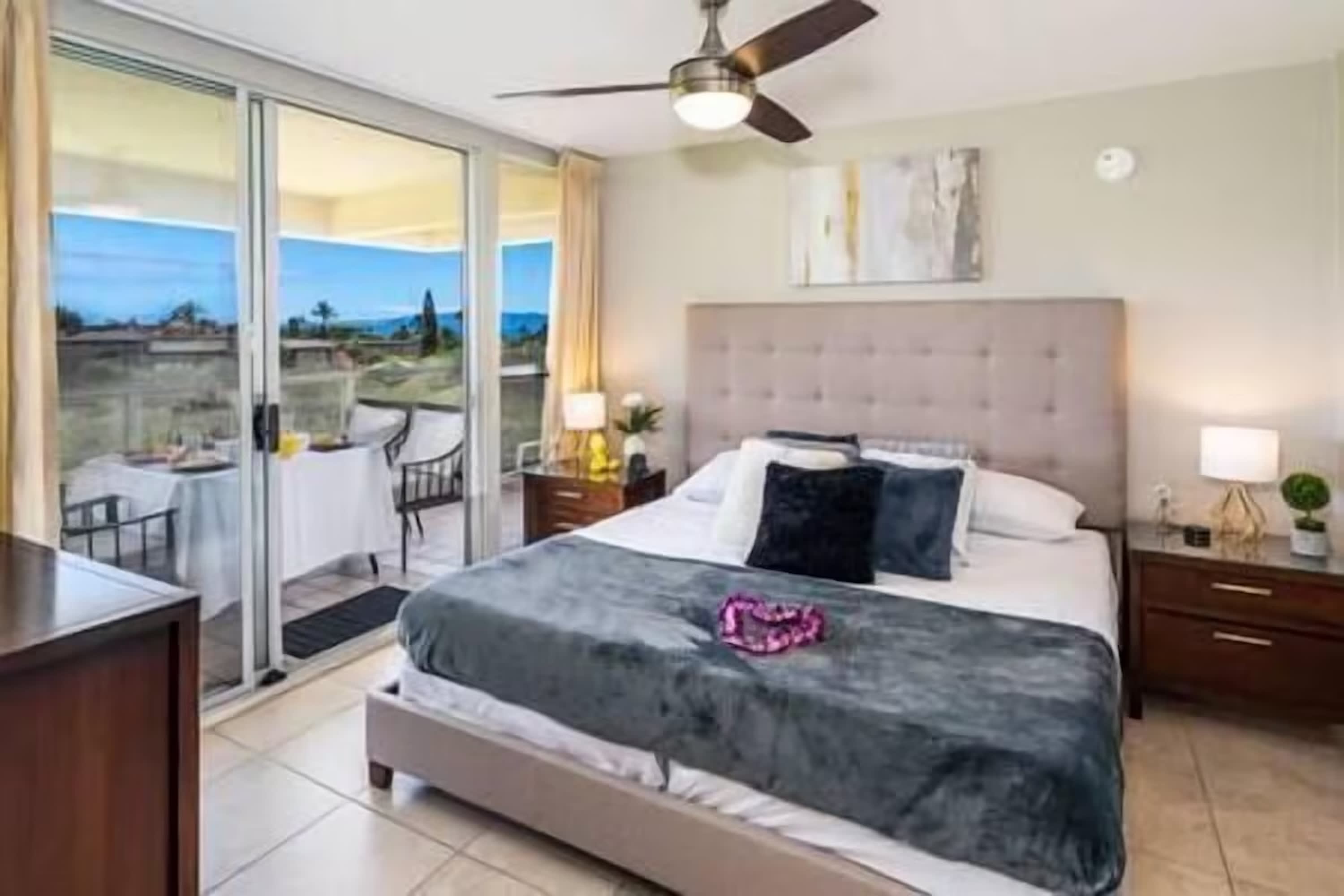 Oceanfront, Resort-Style Condos w/ Pool & Private Lanai — photo 9