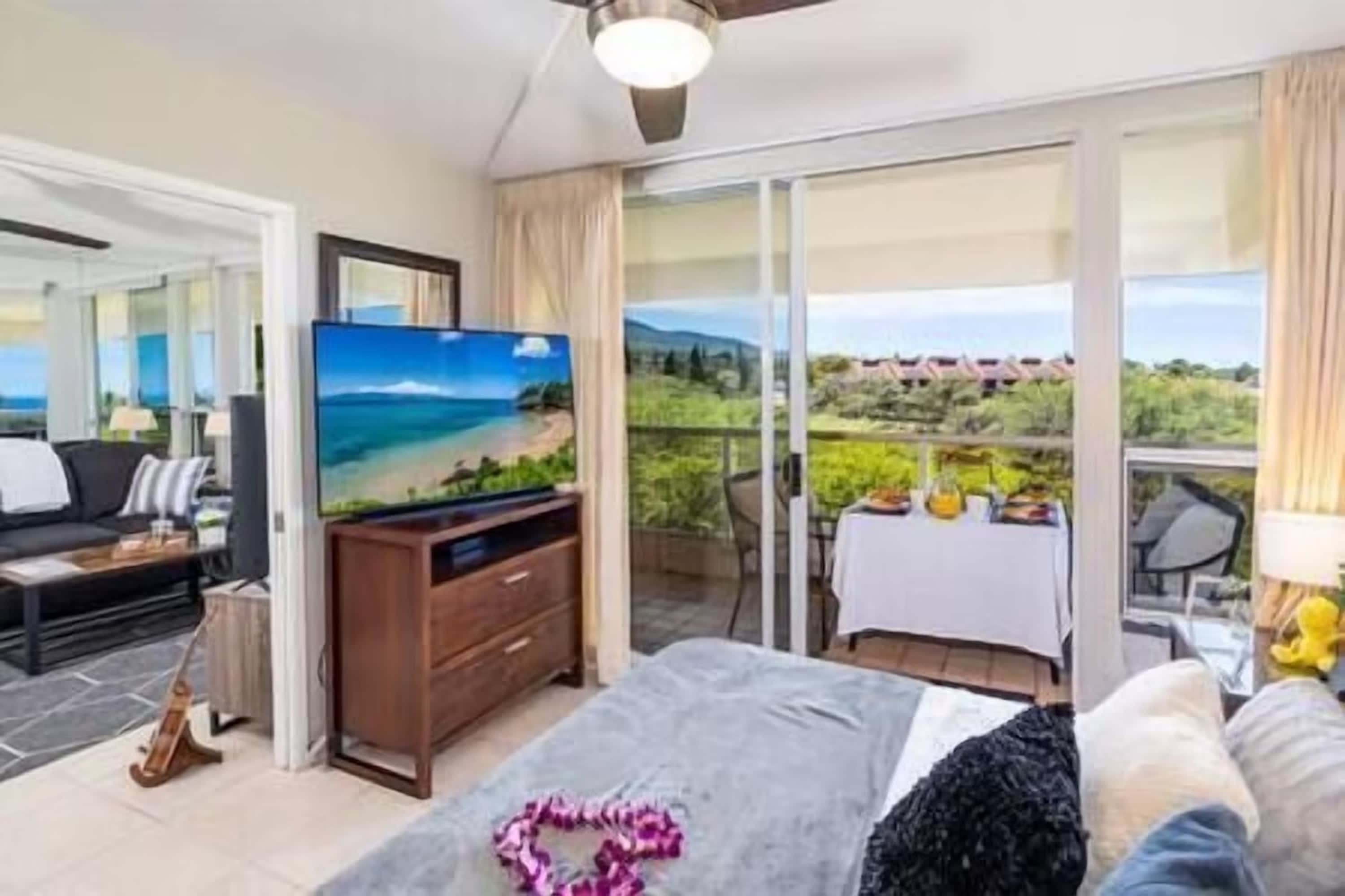 Oceanfront, Resort-Style Condos w/ Pool & Private Lanai — photo 16