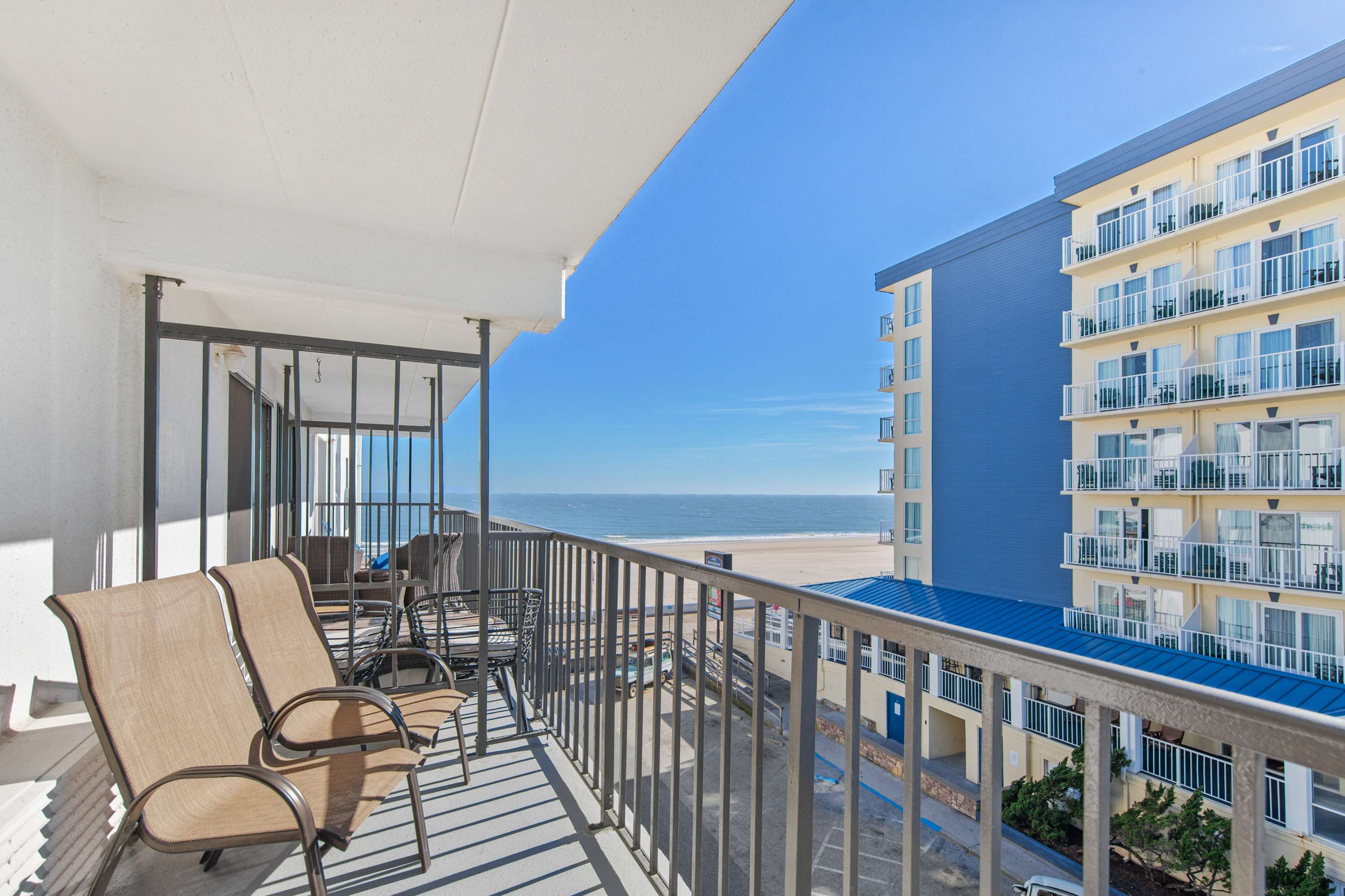 Decatur House 402, Beautiful Boardwalk Gem
