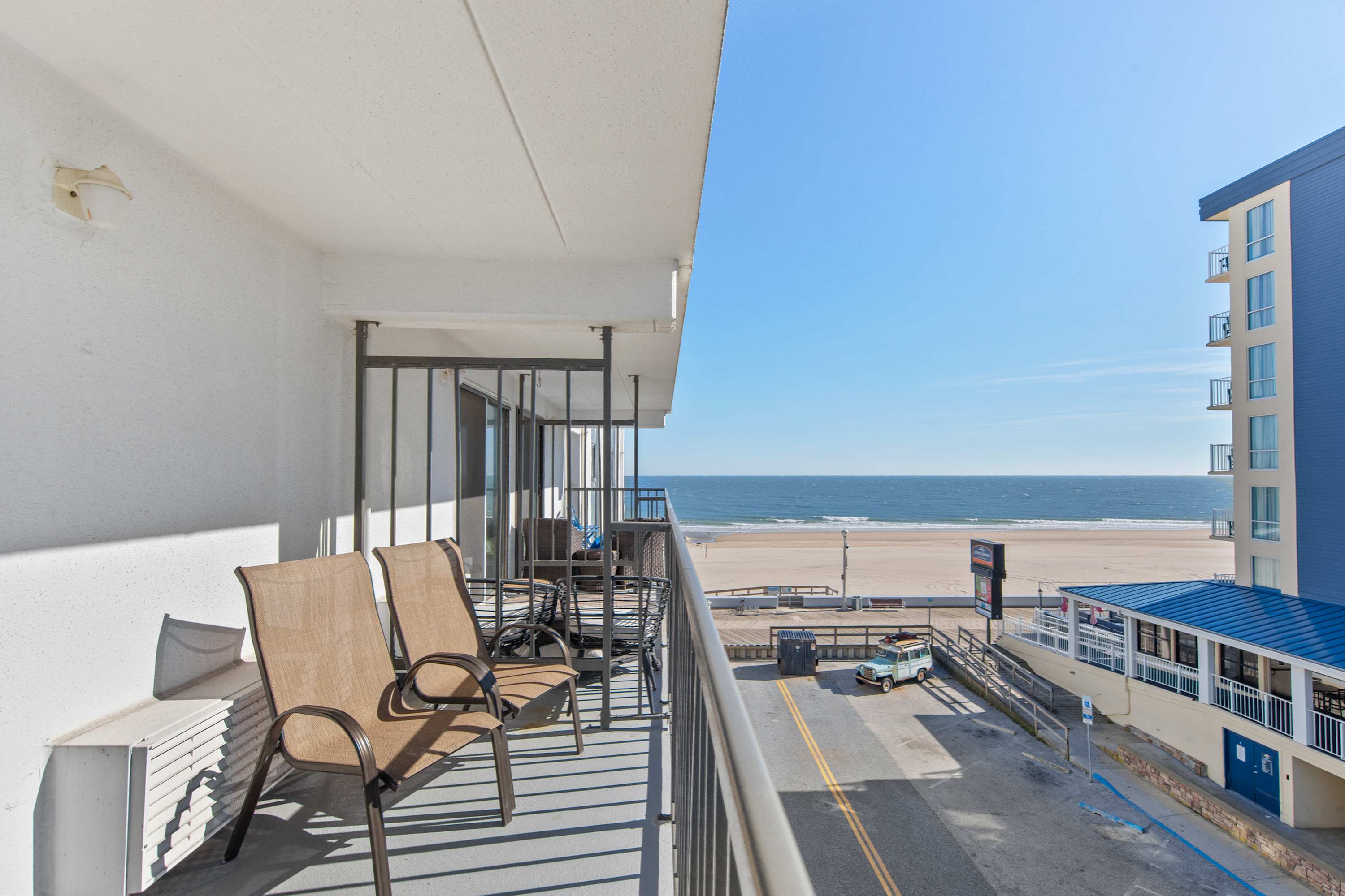 Decatur House 402, Beautiful Boardwalk Gem