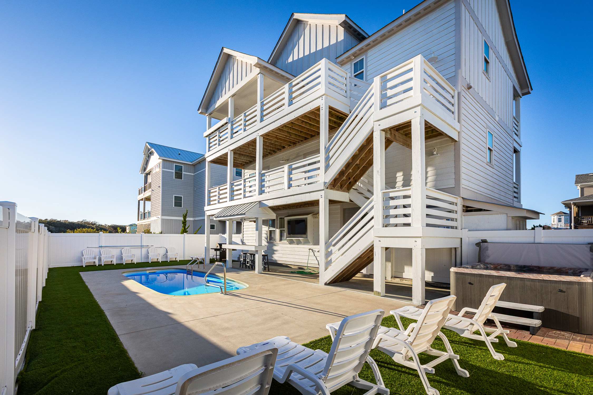 Luxury Corolla Home, 3 Mins to Beach & Lake Views! — Corolla, NC — vacation rental