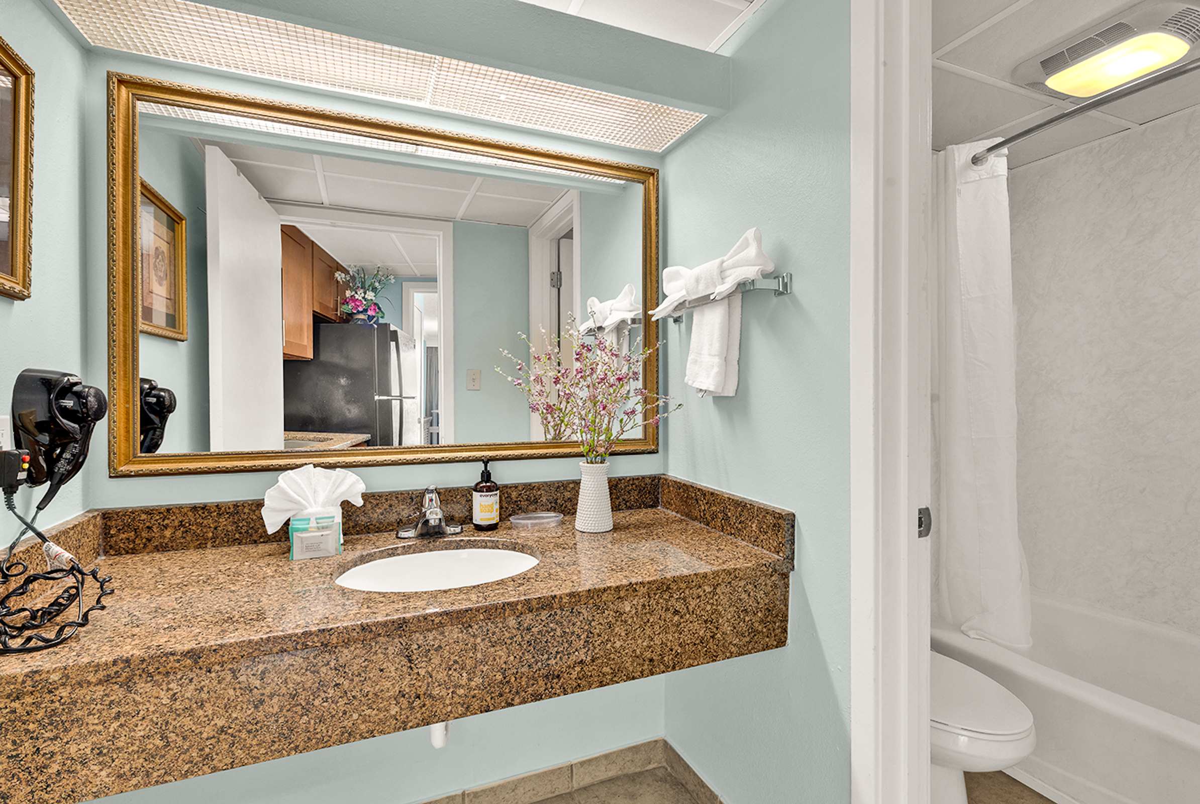 Oceanfront Escape at Coral Beach with Pools | Photo 15