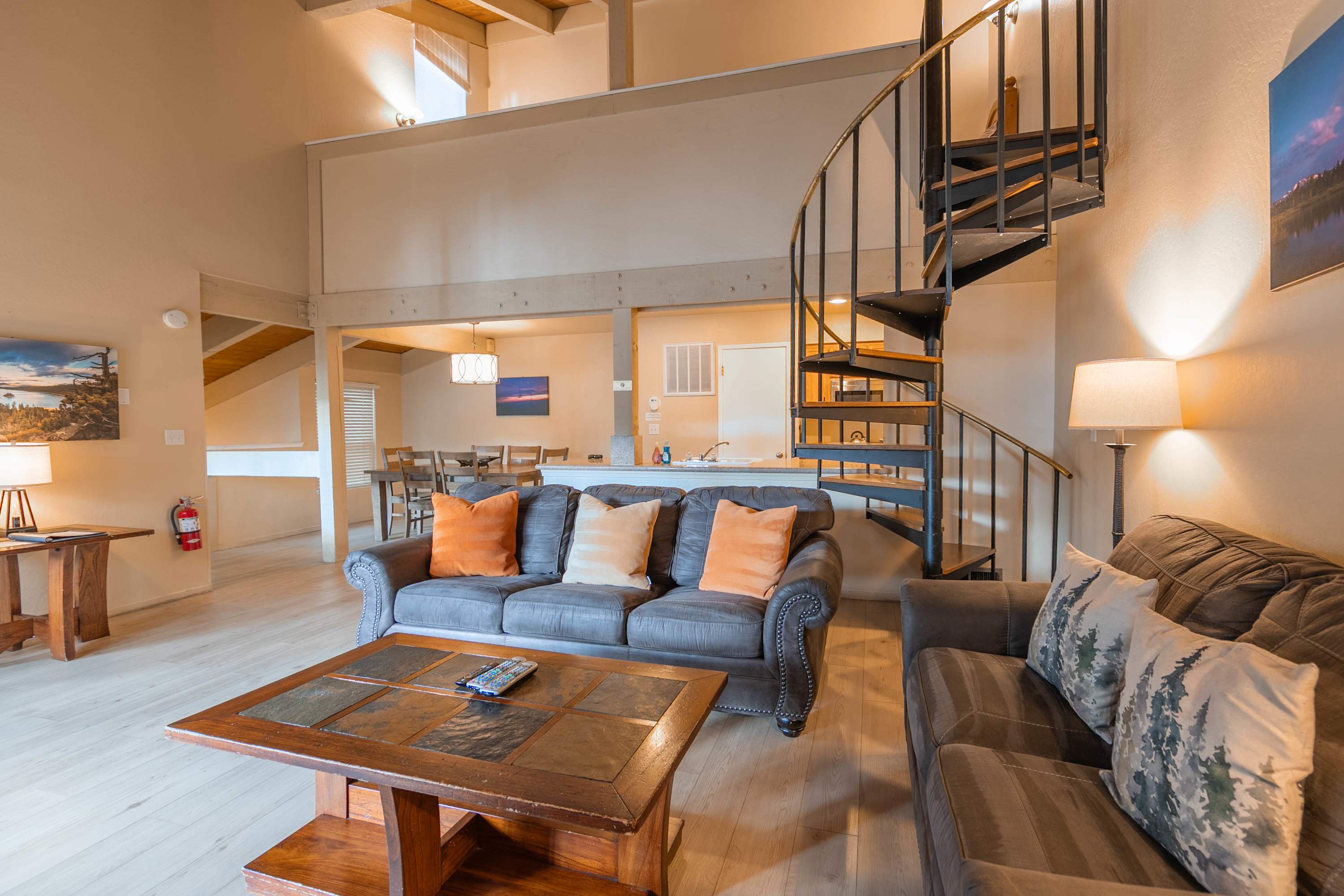 Open concept living room - Dining, living and kitchen 