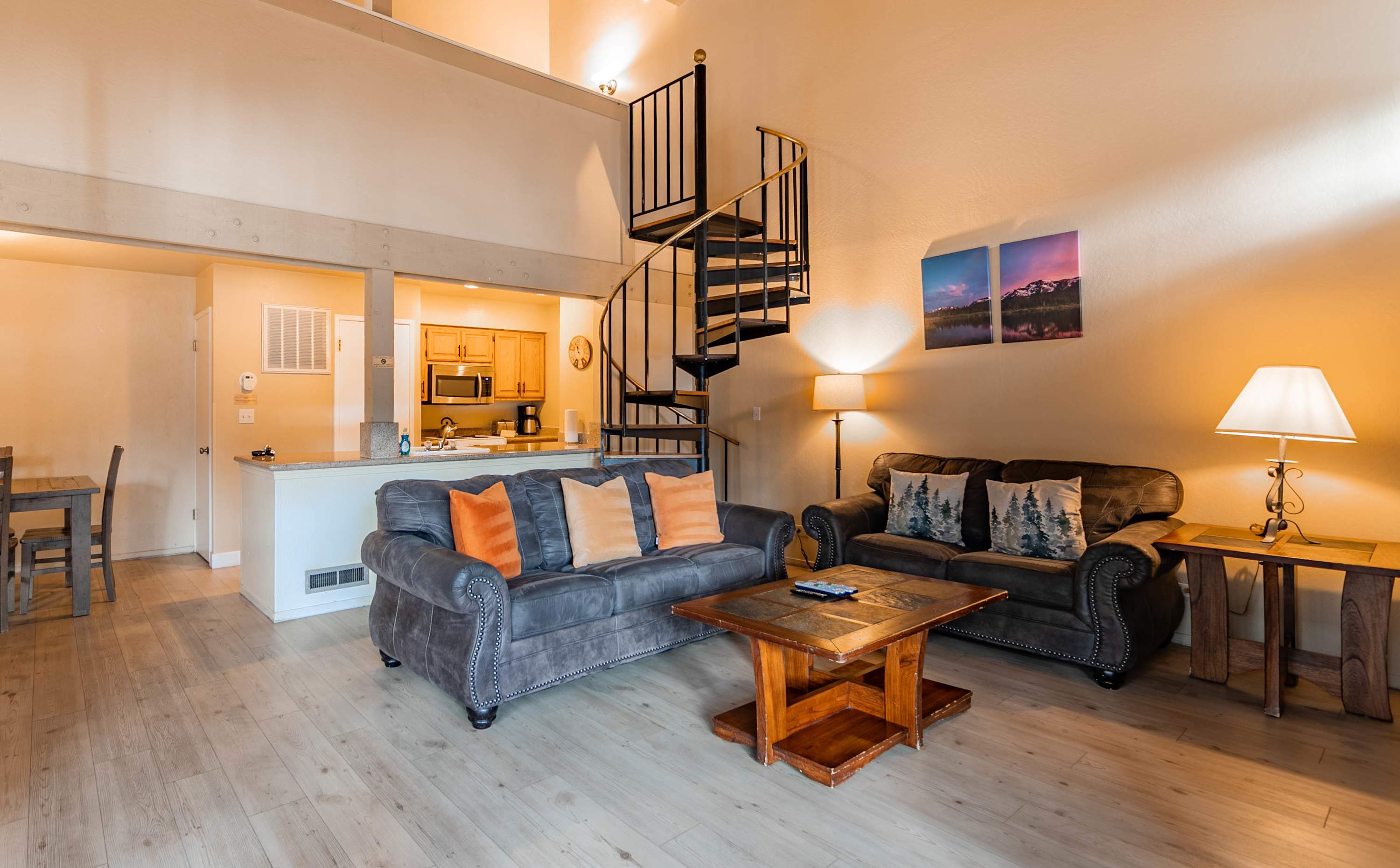 Open concept living room - Dining, living and kitchen 