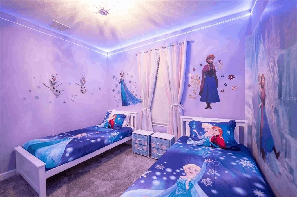 9 MI to Disney w Pool + Arcade + FREE Waterpark