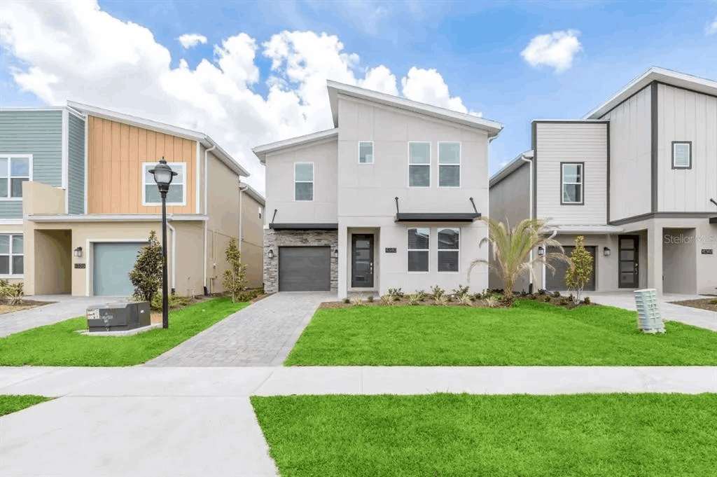 9 MI to Disney w Pool + Arcade + FREE Waterpark