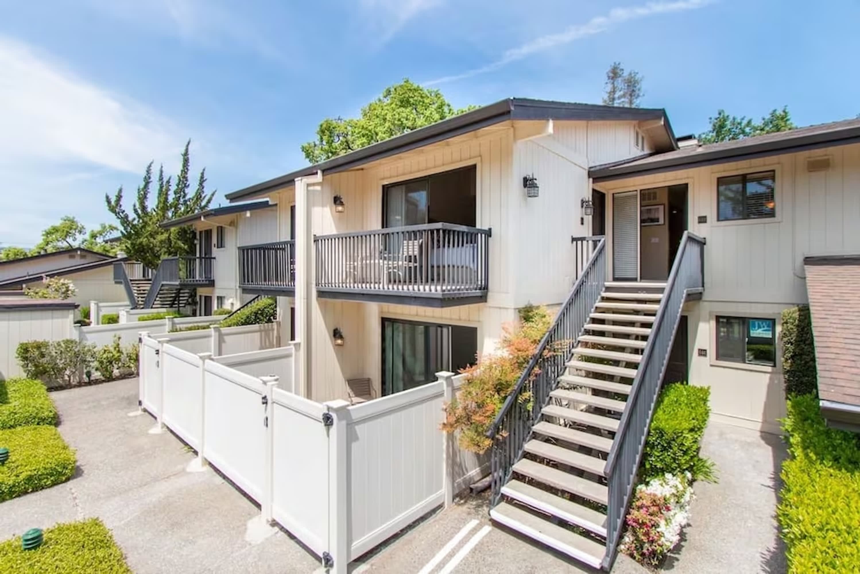 2BR near Wineries, Golf Course View, Parking 6