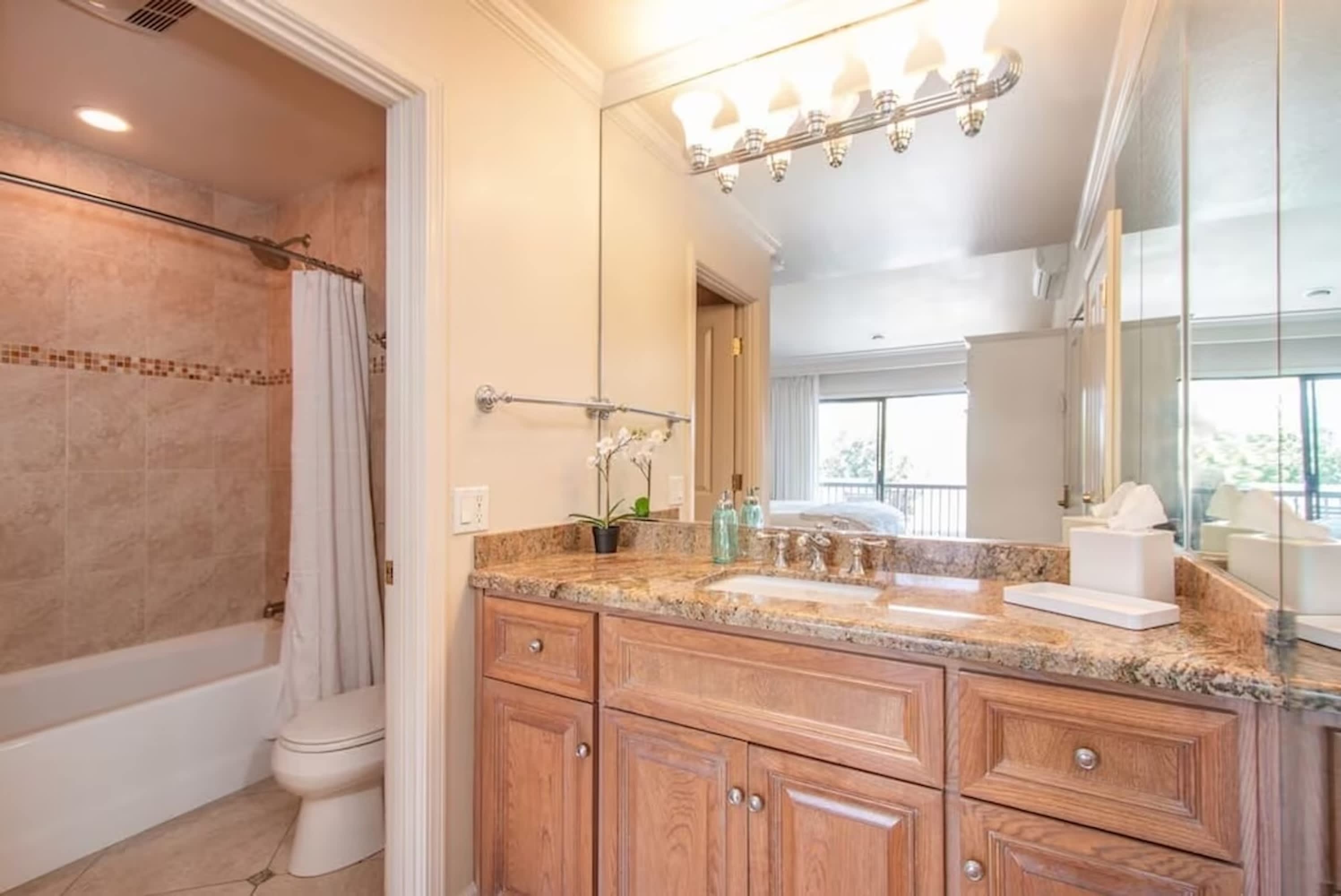 2BR near Wineries, Golf Course View, Parking — photo 22