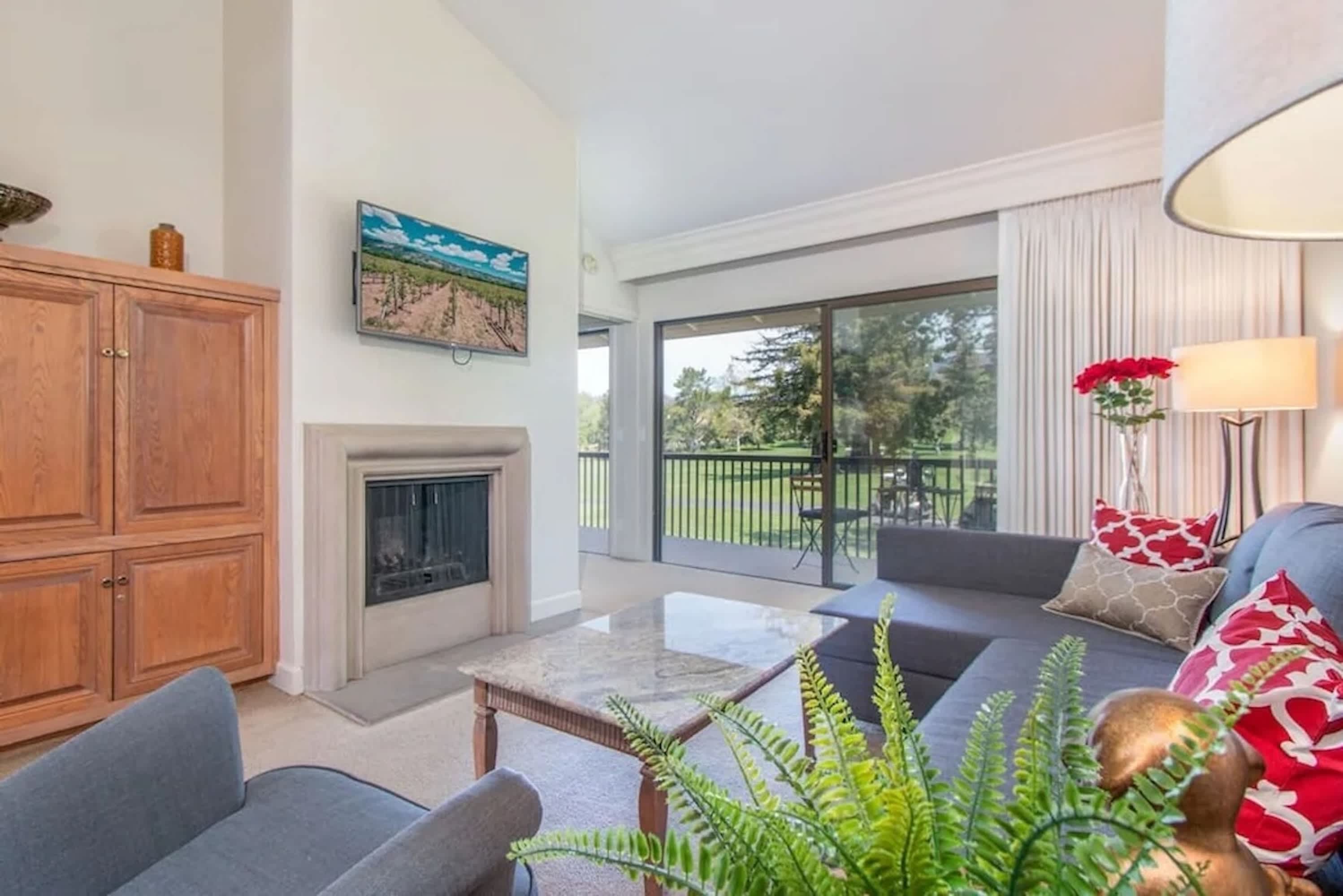 2BR near Wineries, Golf Course View, Parking — photo 34