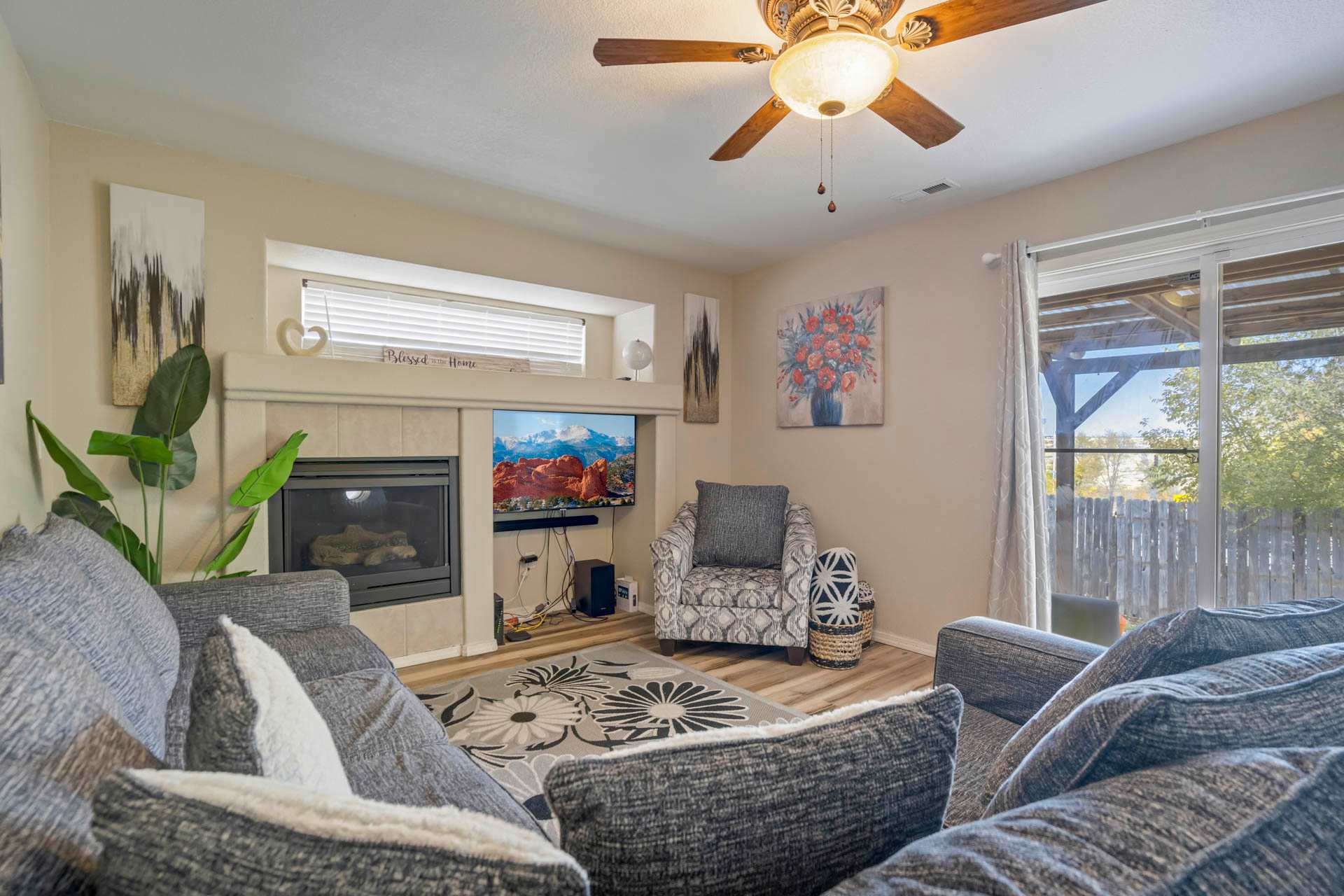 4BR w Fireplace, Backyard, BBQ, near Peterson AFB — Colorado Springs, CO — vacation rental