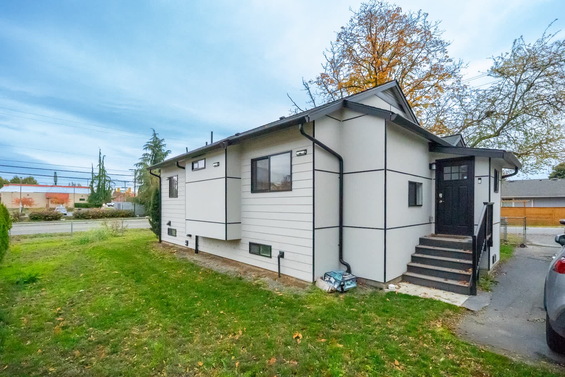 Sleek 2BR Lower Unit Near Airport & Seattle DT in Seattle, WA