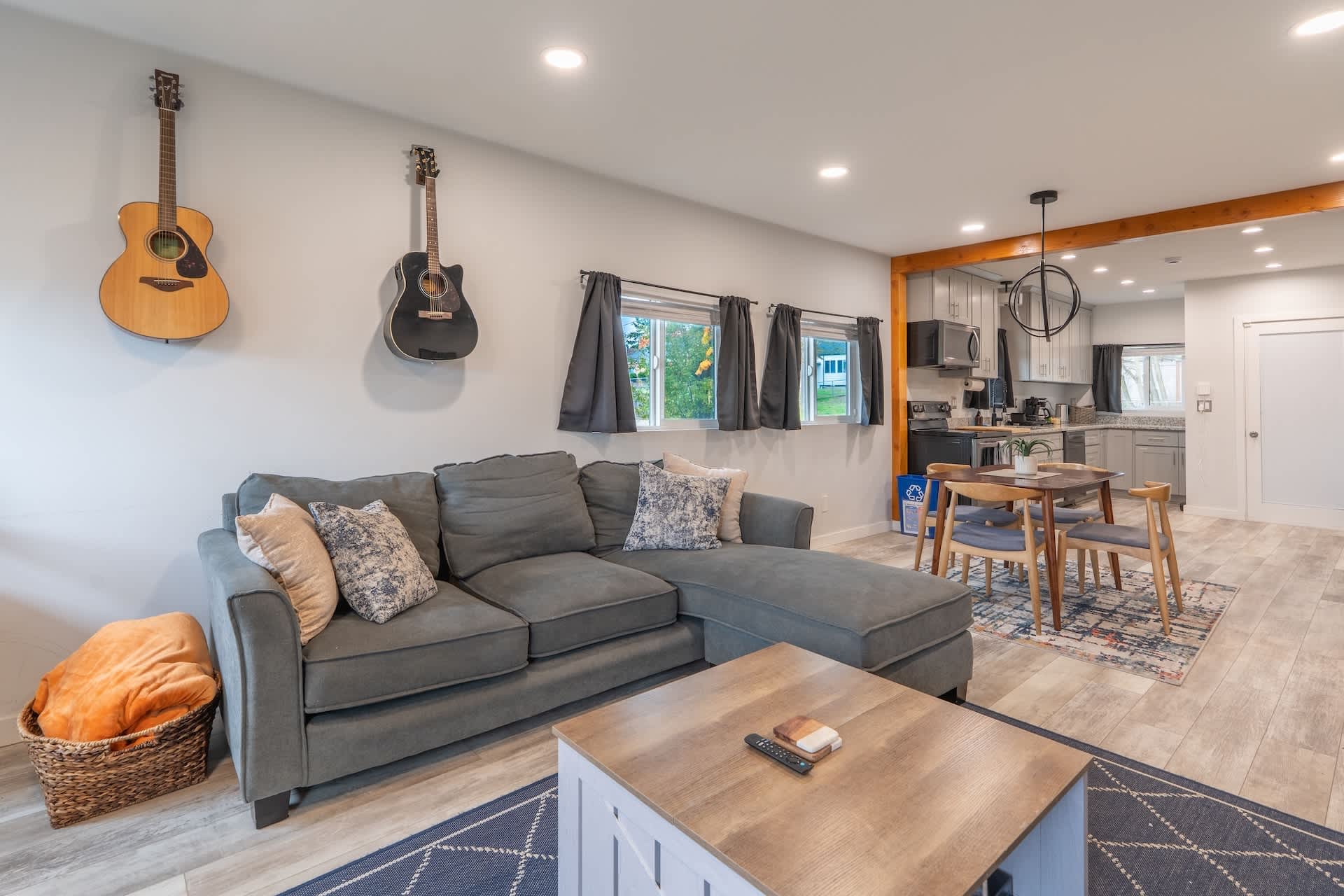 Spacious Retreat With Fenced Backyard - Charming Family Haven - シアトル