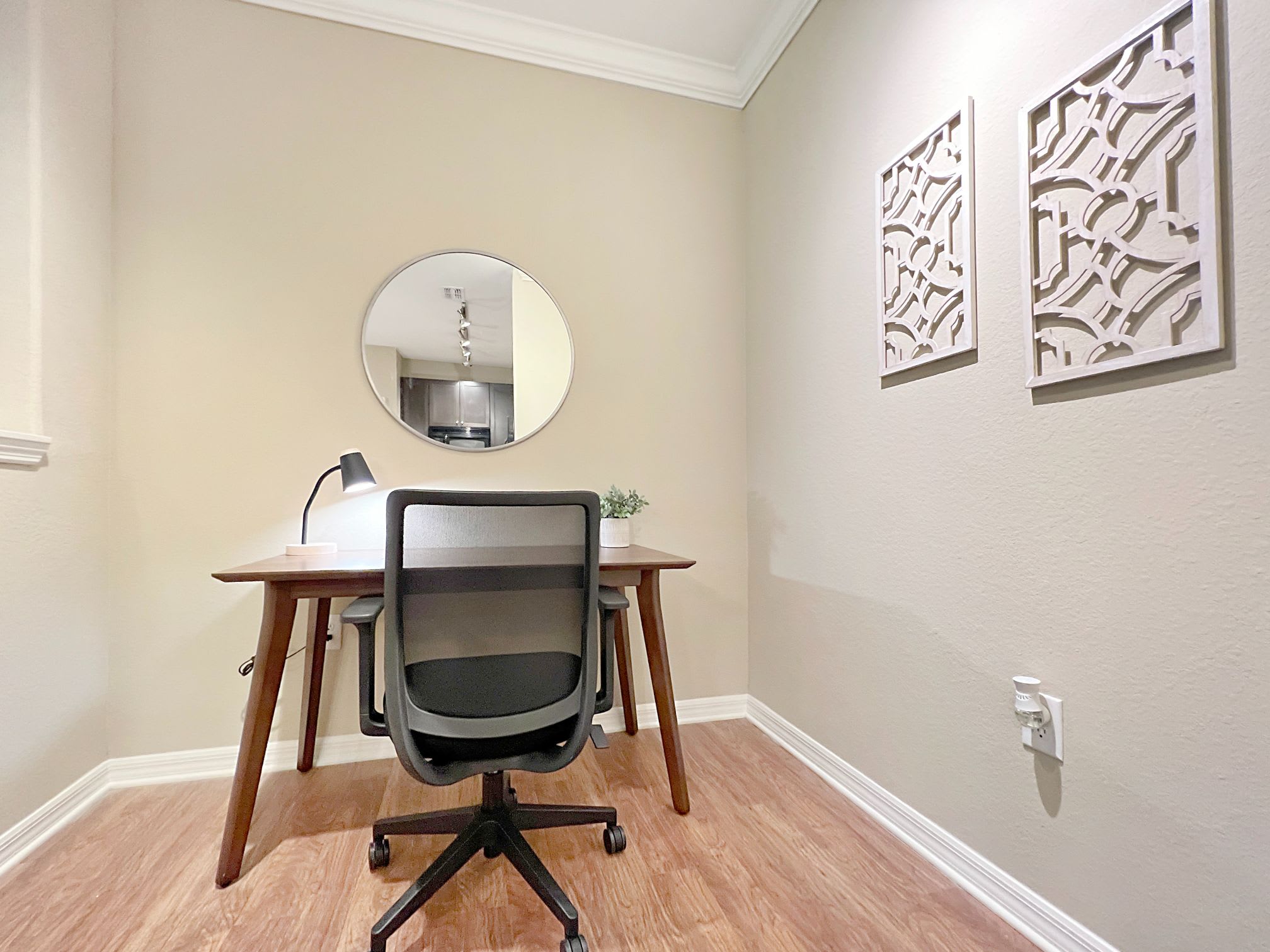 1st Floor Apt with Nature Views, Prime North Tampa