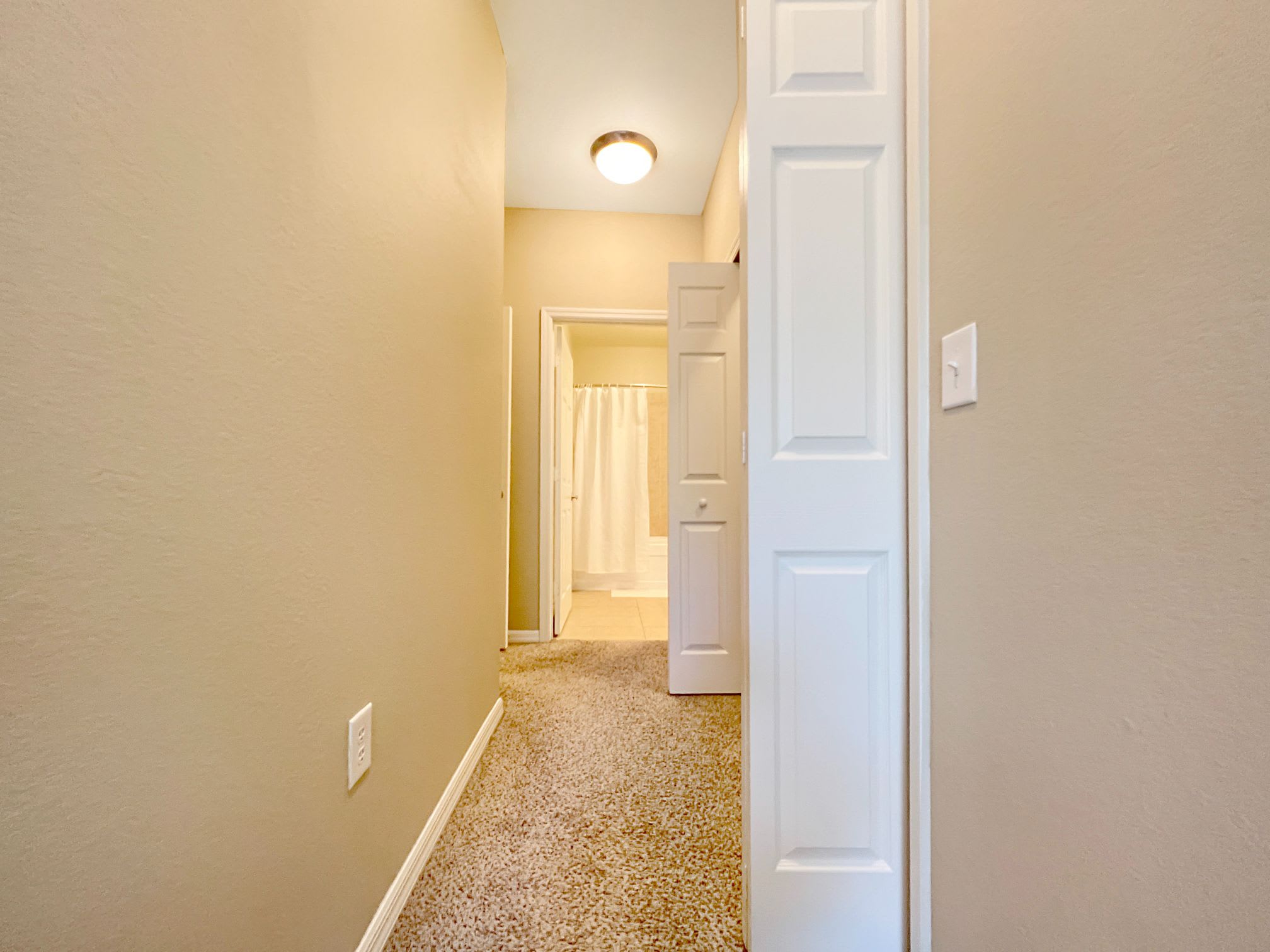 1st Floor Apt with Nature Views, Prime North Tampa