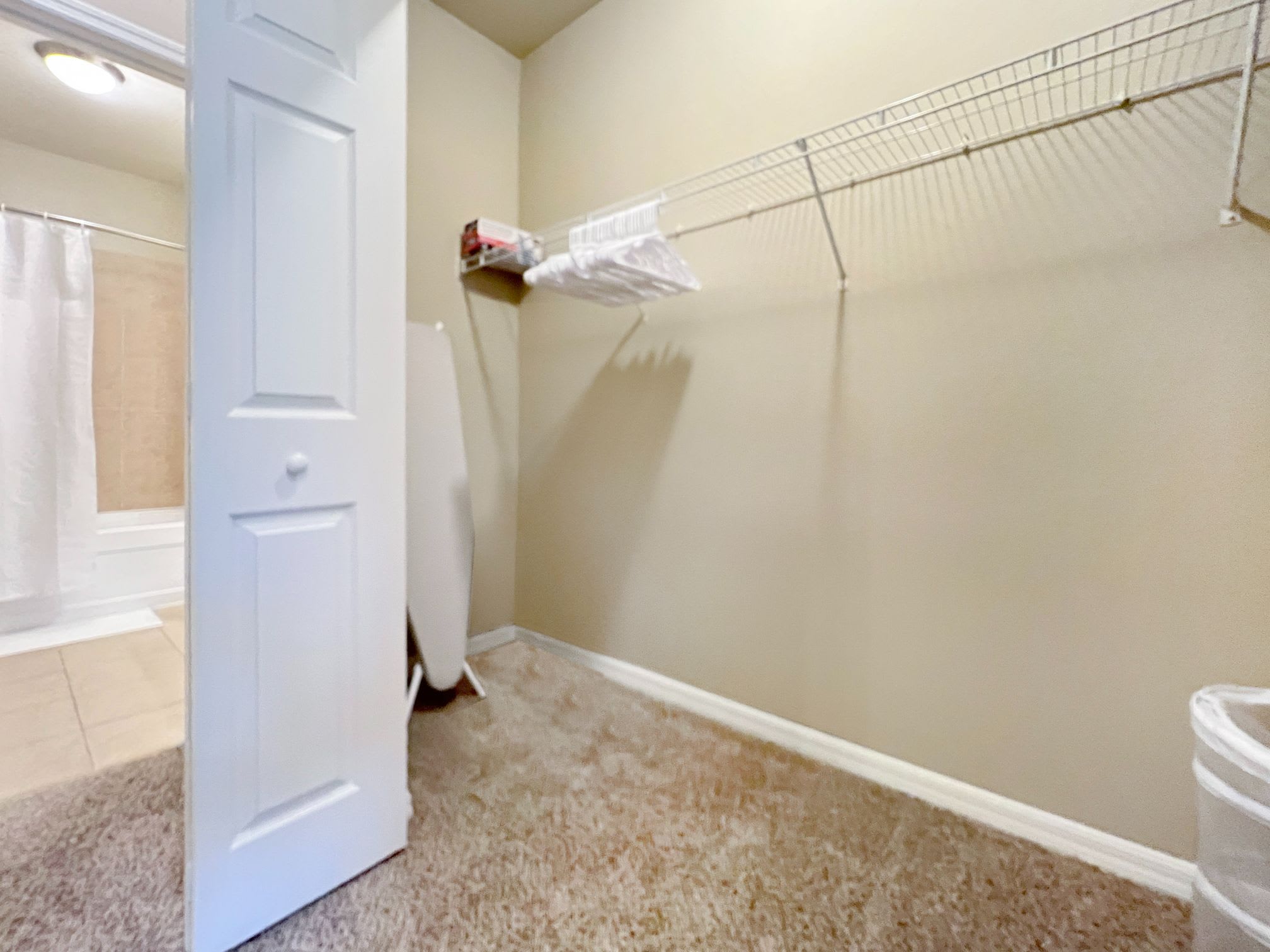 1st Floor Apt with Nature Views, Prime North Tampa