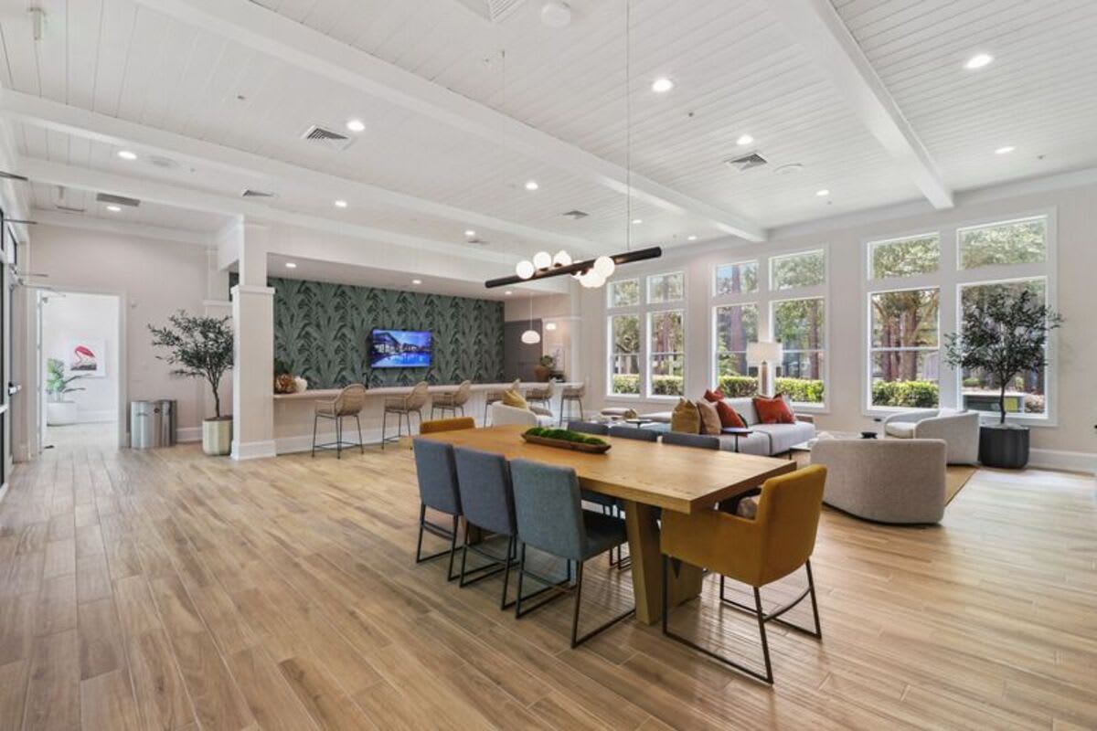 1st Floor Apt with Nature Views, Prime North Tampa