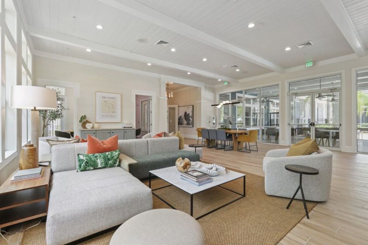 1st Floor Apt with Nature Views, Prime North Tampa