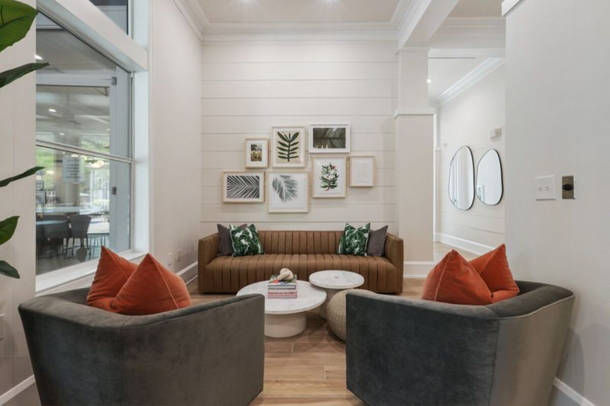 1st Floor Apt with Nature Views, Prime North Tampa