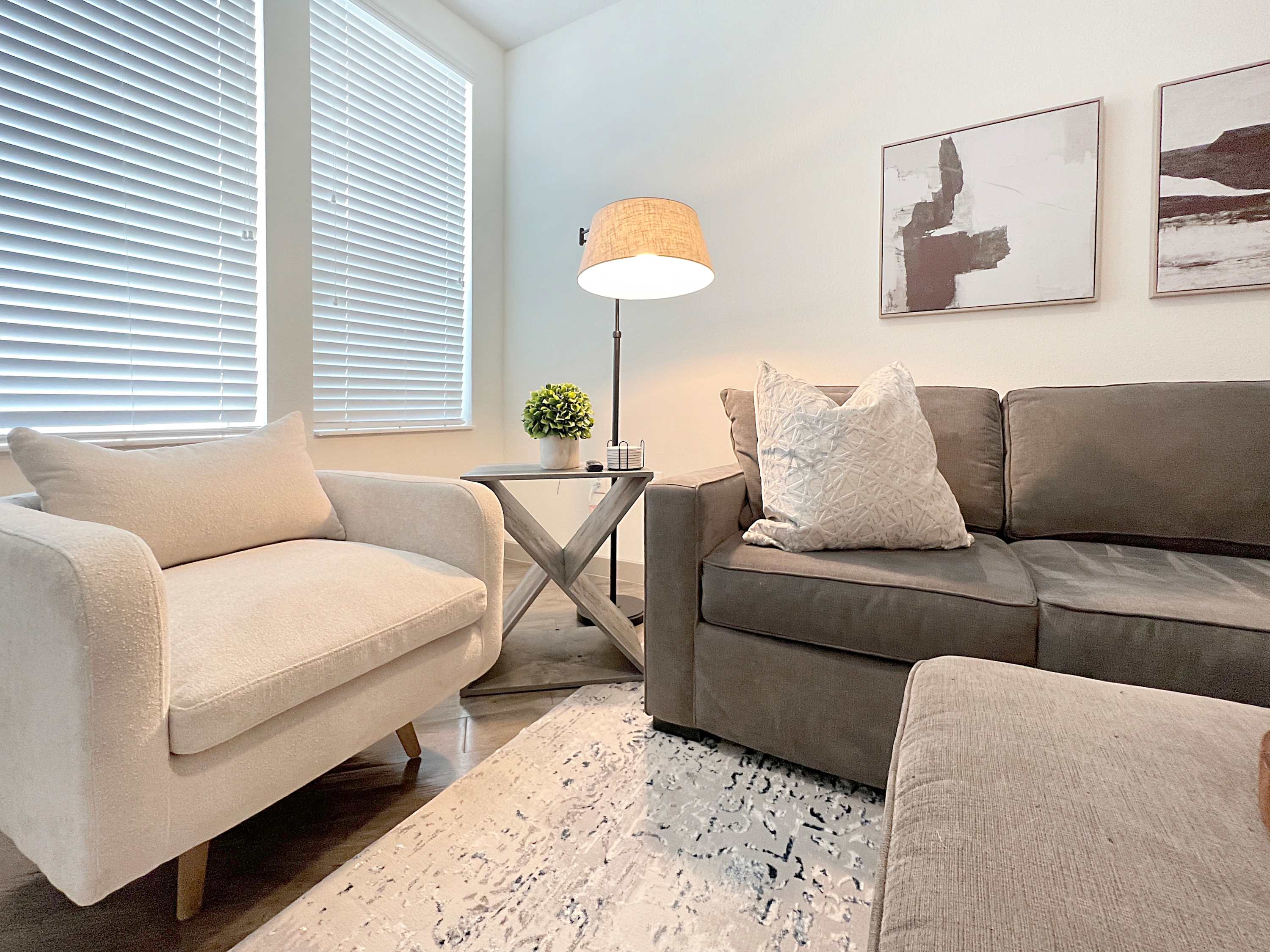 Waterfront Oasis: Modern 1 BR with Courtyard Views