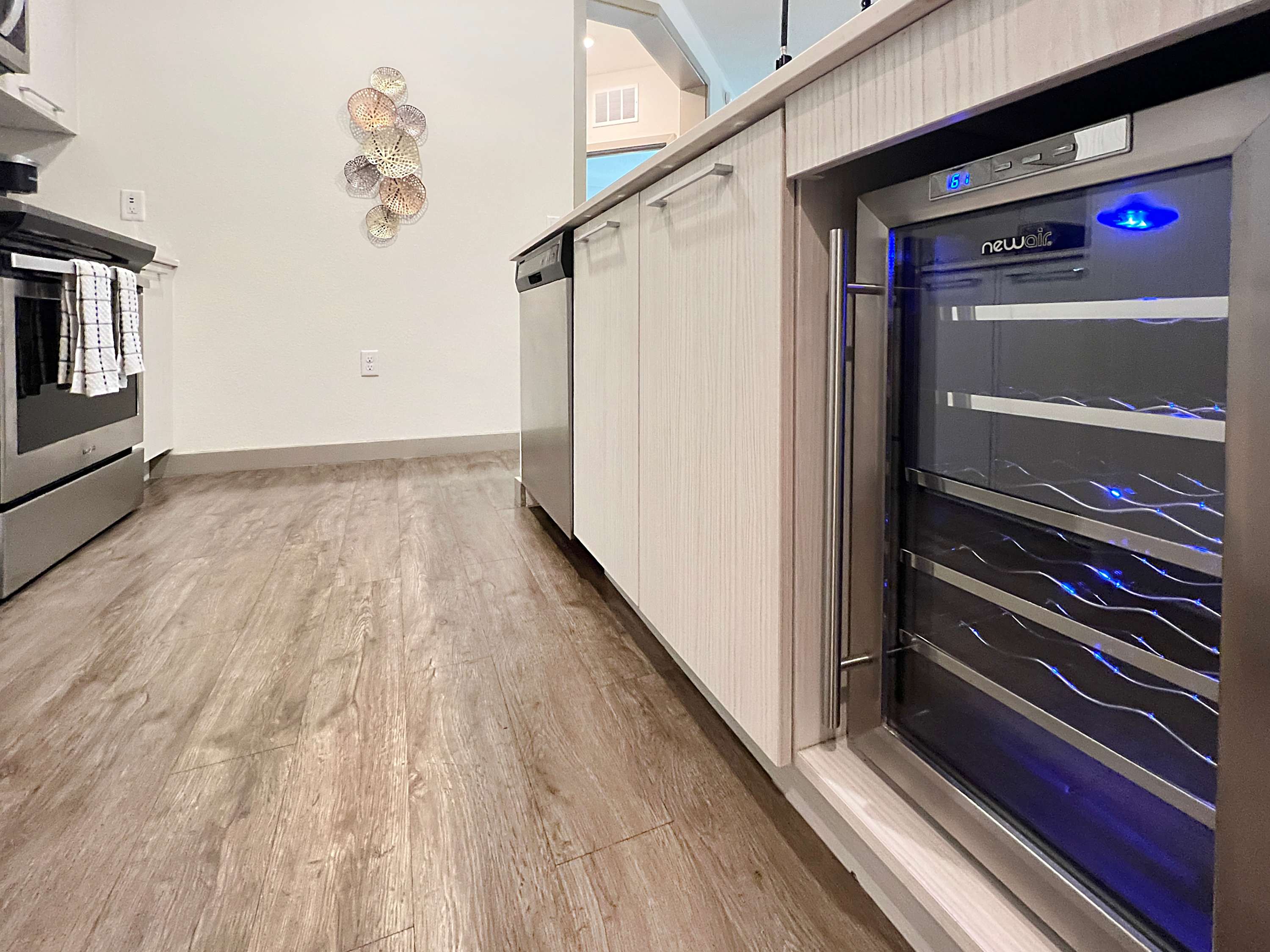 Waterfront Oasis: Modern 1 BR with Courtyard Views