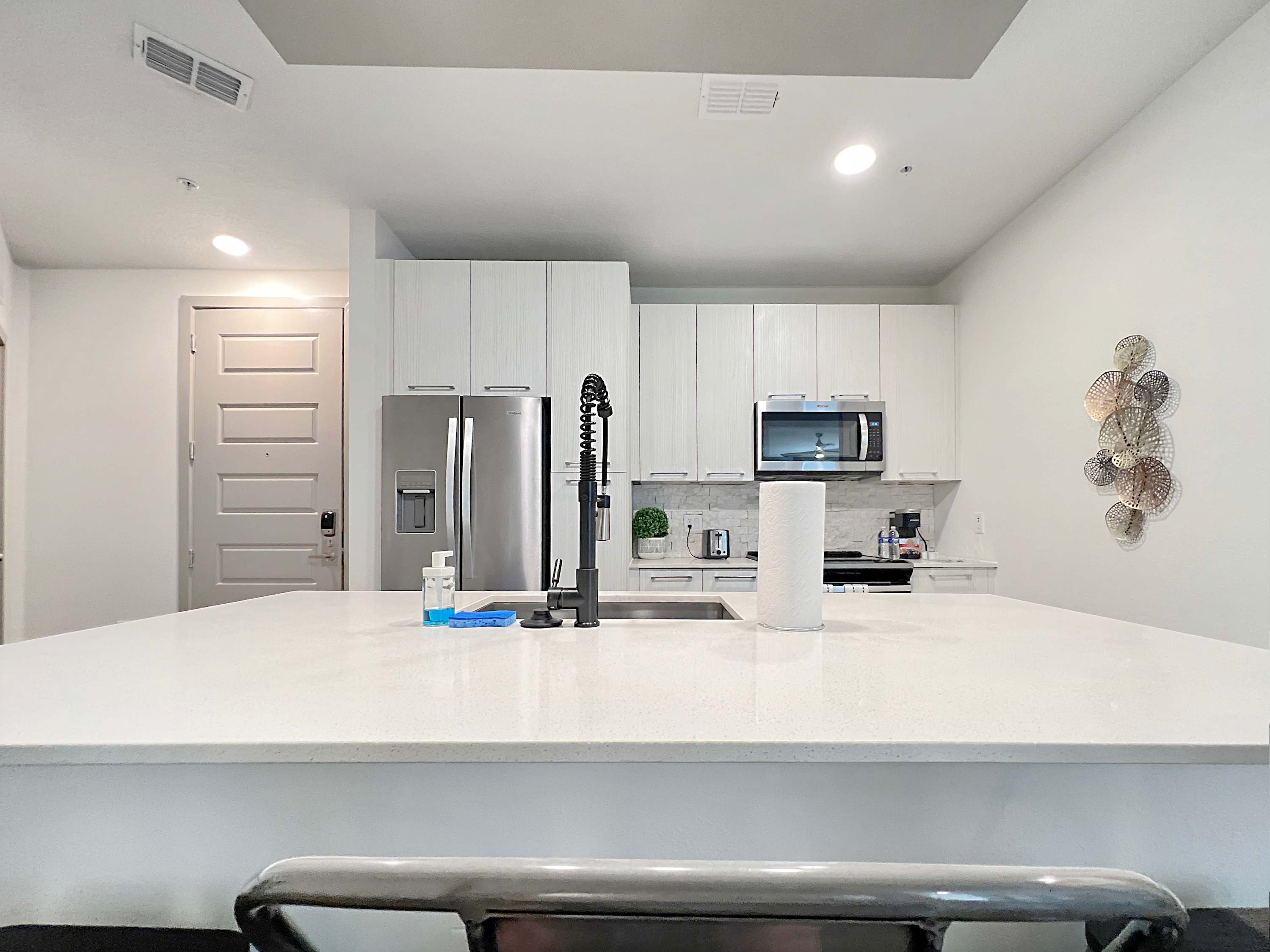 Waterfront Oasis: Modern 1 BR with Courtyard Views