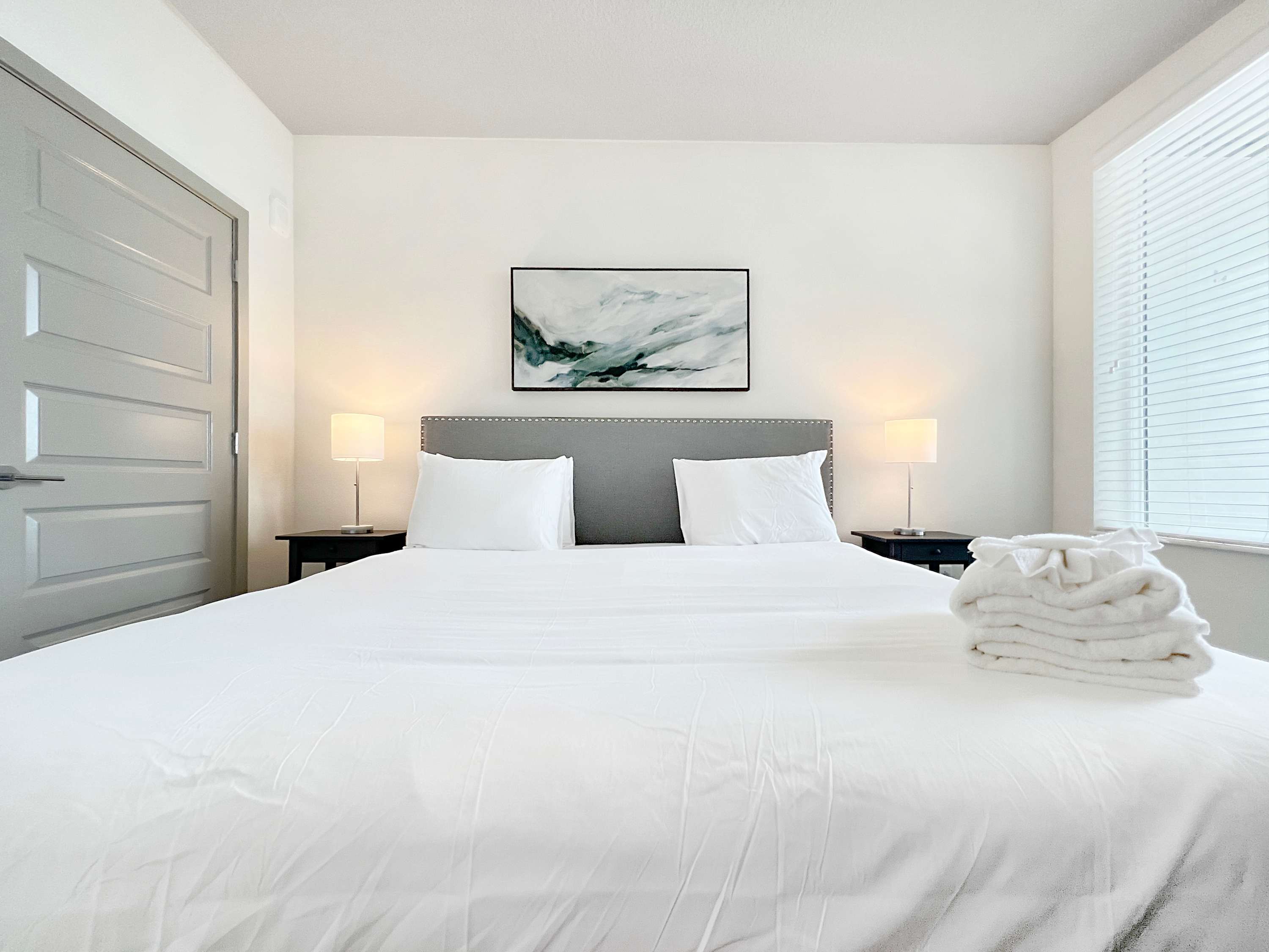 Waterfront Oasis: Modern 1 BR with Courtyard Views