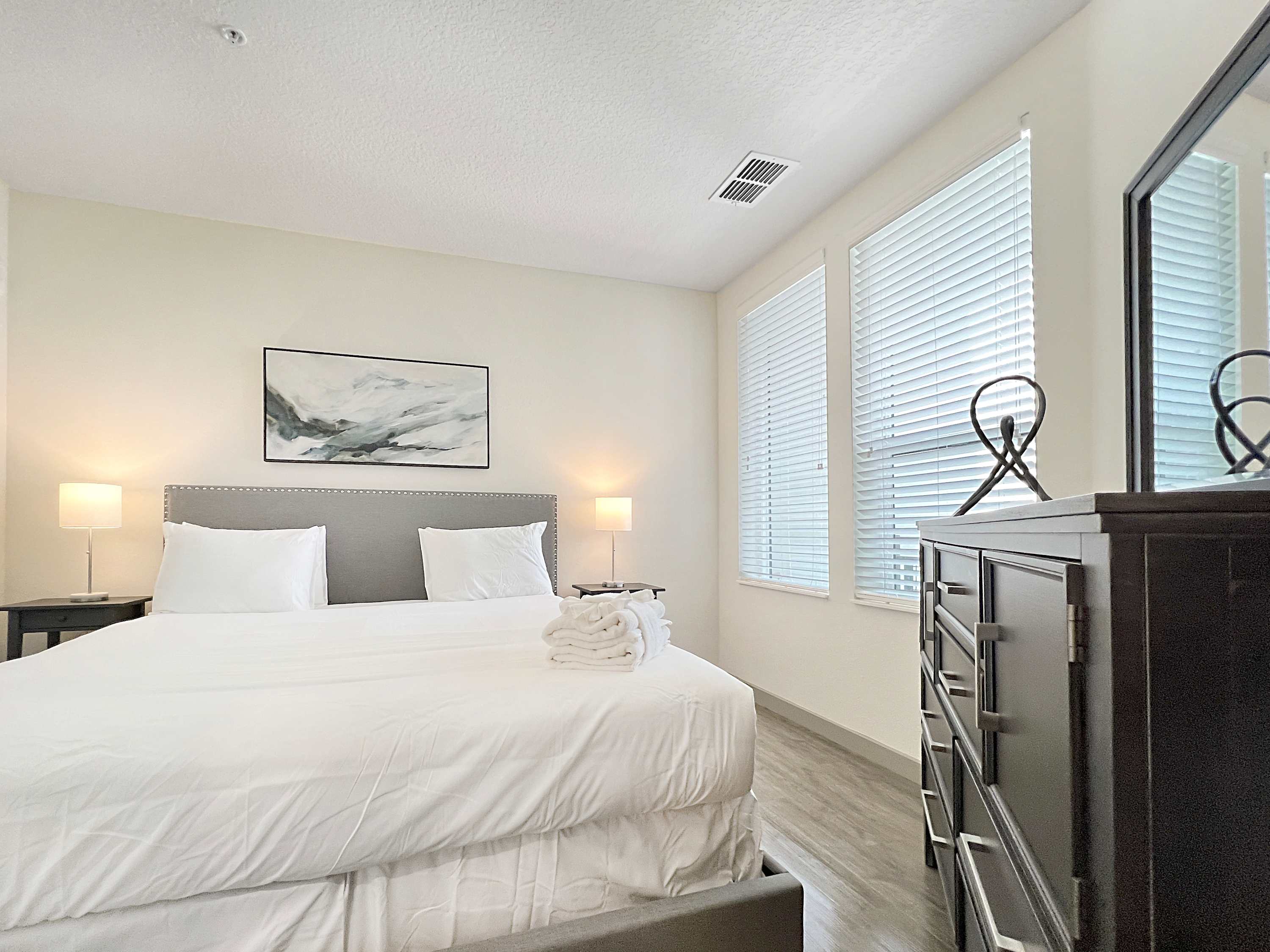 Waterfront Oasis: Modern 1 BR with Courtyard Views