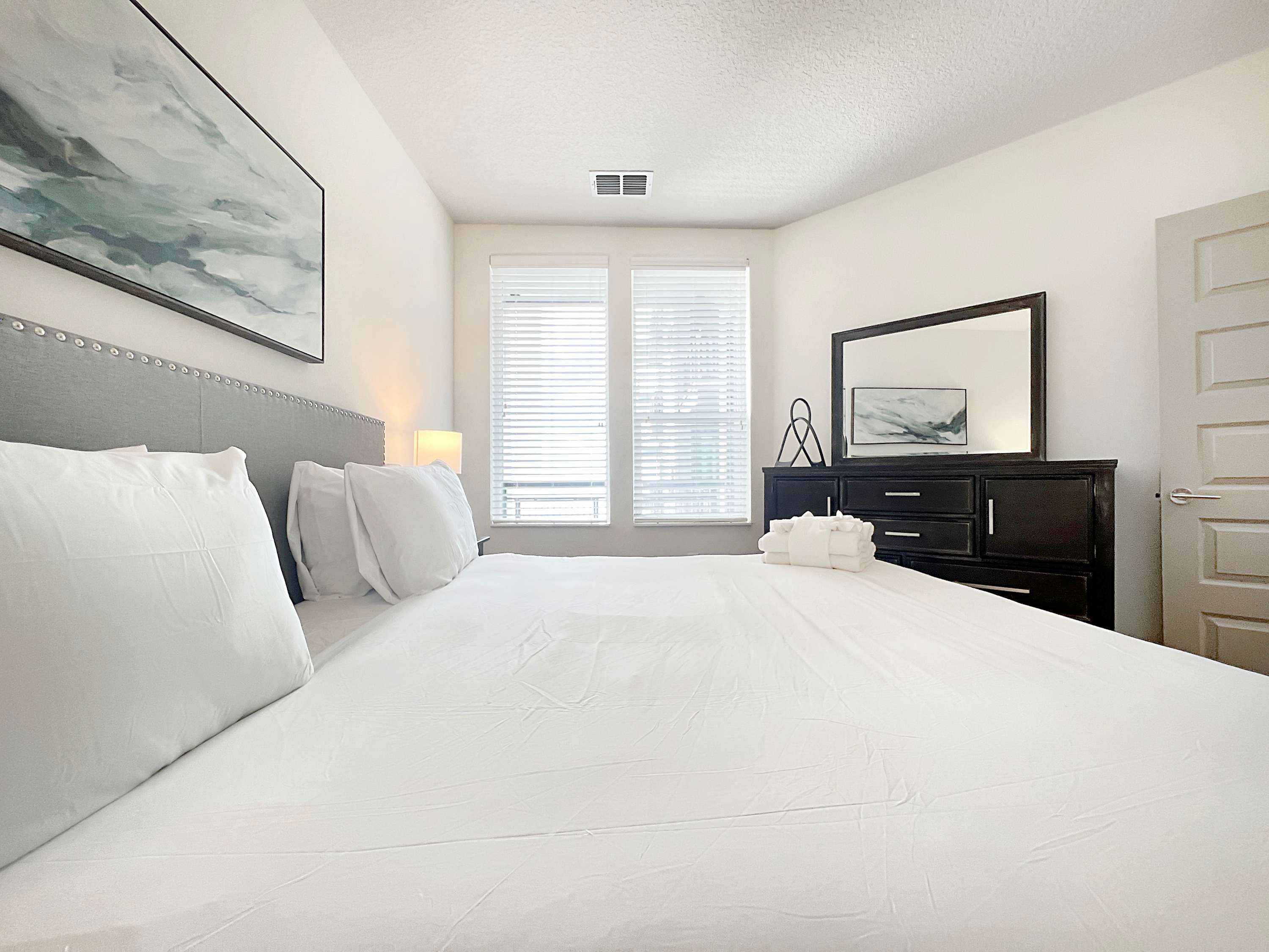 Waterfront Oasis: Modern 1 BR with Courtyard Views