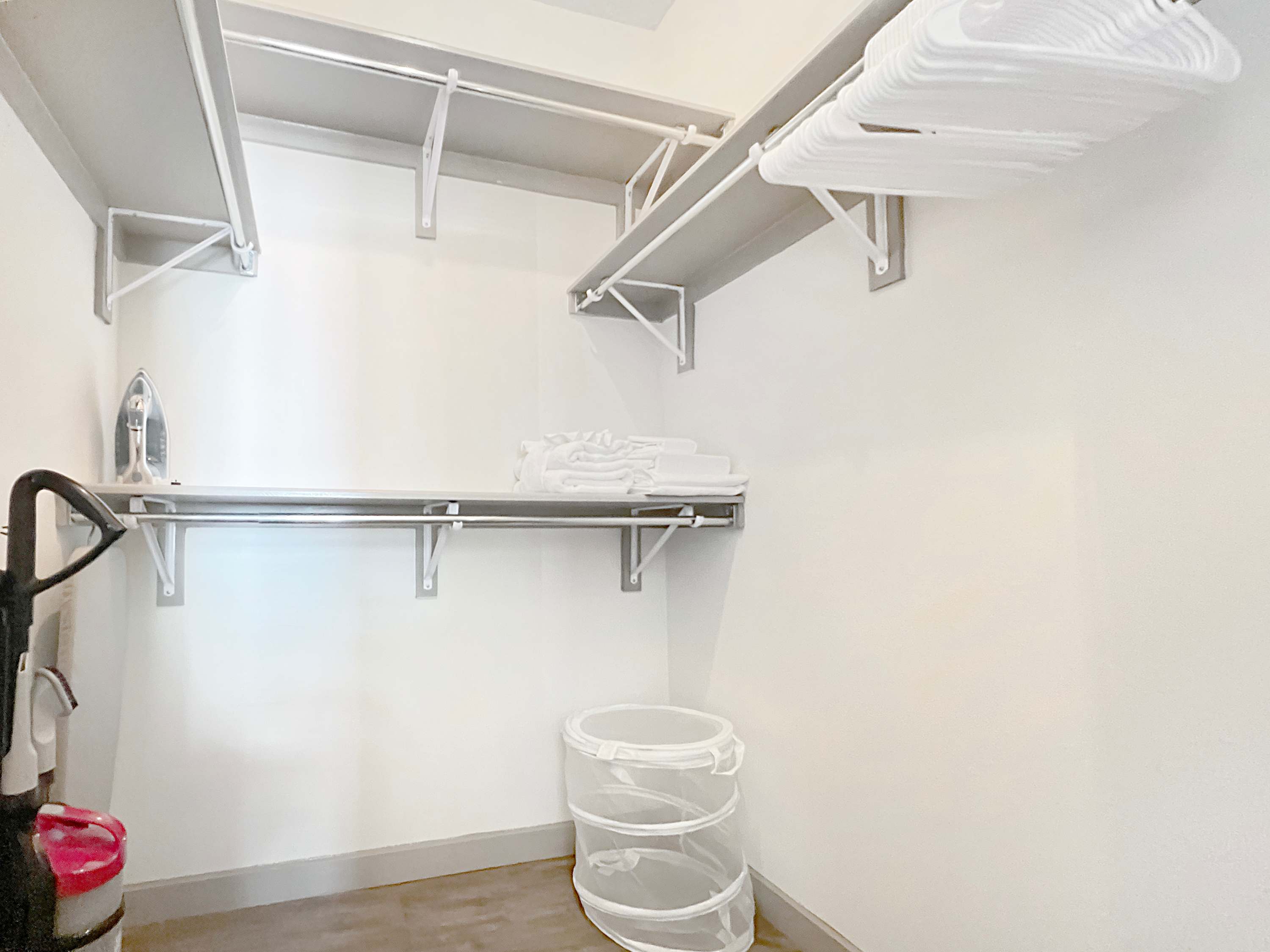 Waterfront Oasis: Modern 1 BR with Courtyard Views