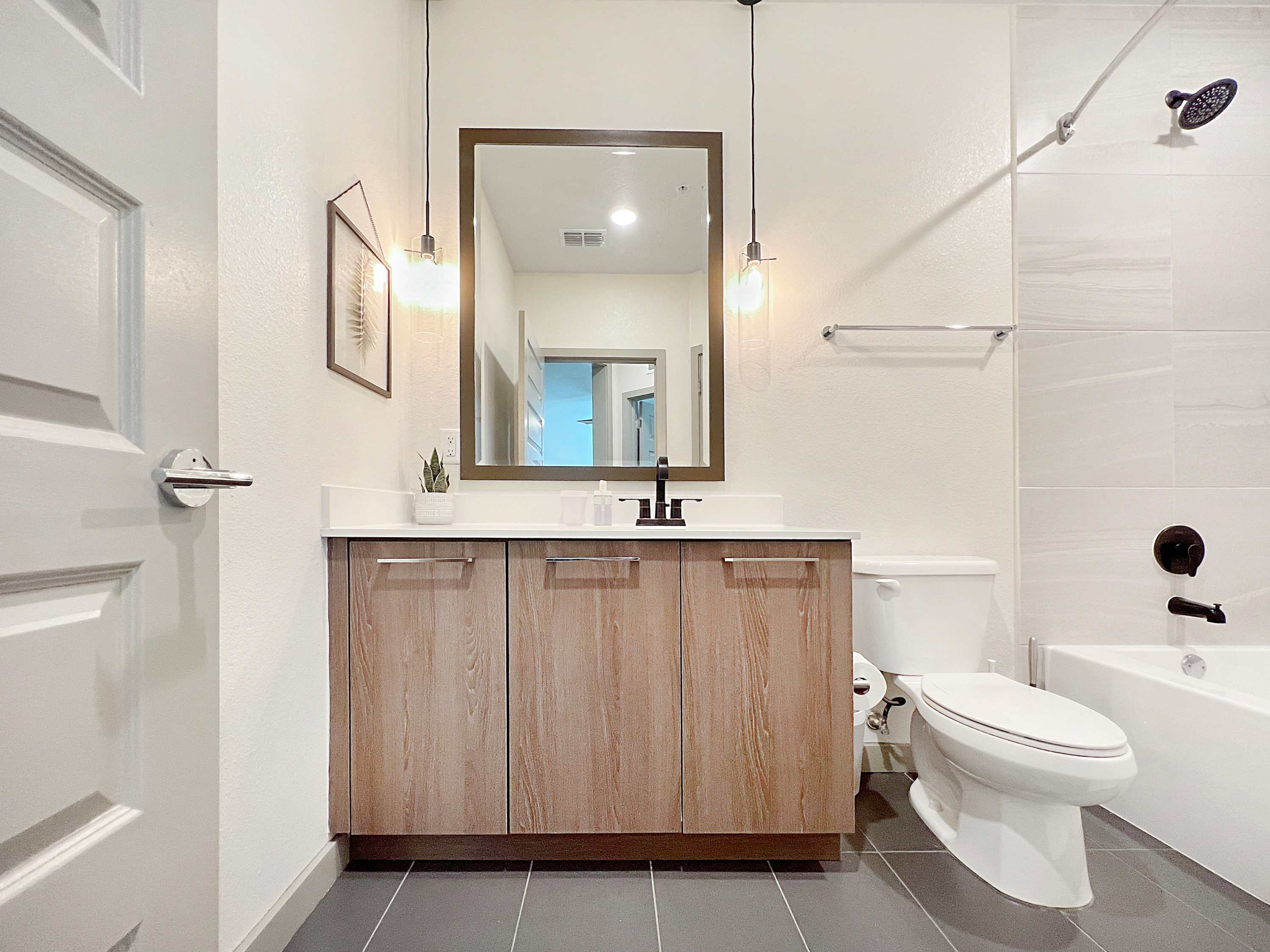 Waterfront Oasis: Modern 1 BR with Courtyard Views