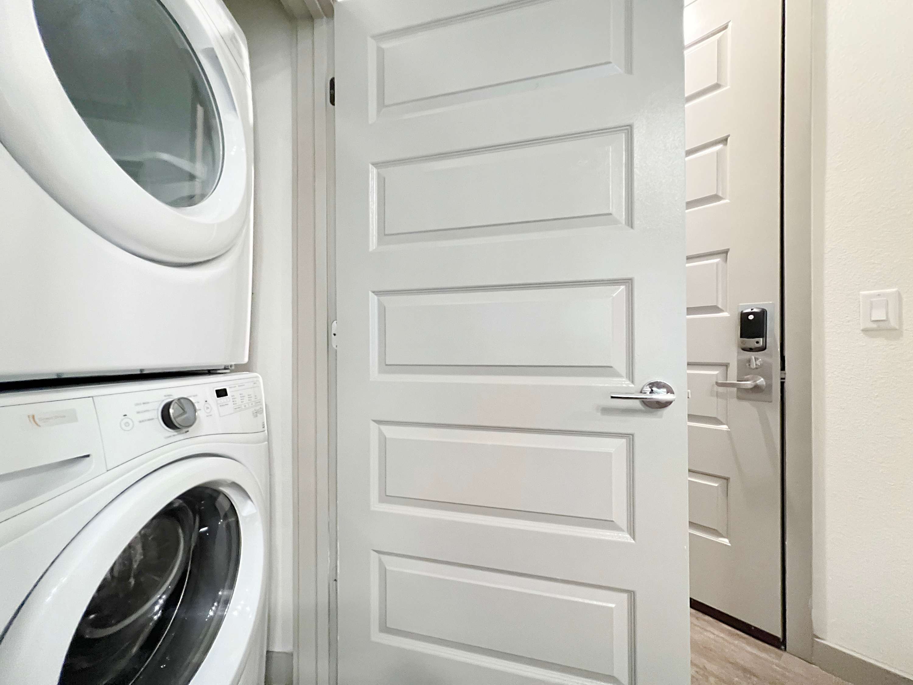 Waterfront Oasis: Modern 1 BR with Courtyard Views