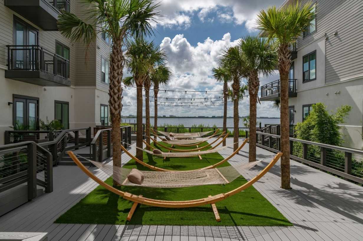 Waterfront Oasis: Modern 1 BR with Courtyard Views