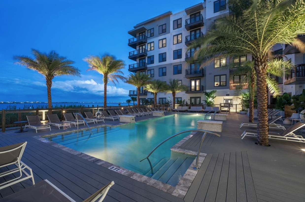 Waterfront Oasis: Modern 1 BR with Courtyard Views