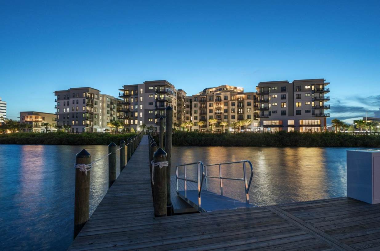 Waterfront Oasis: Modern 1 BR with Courtyard Views