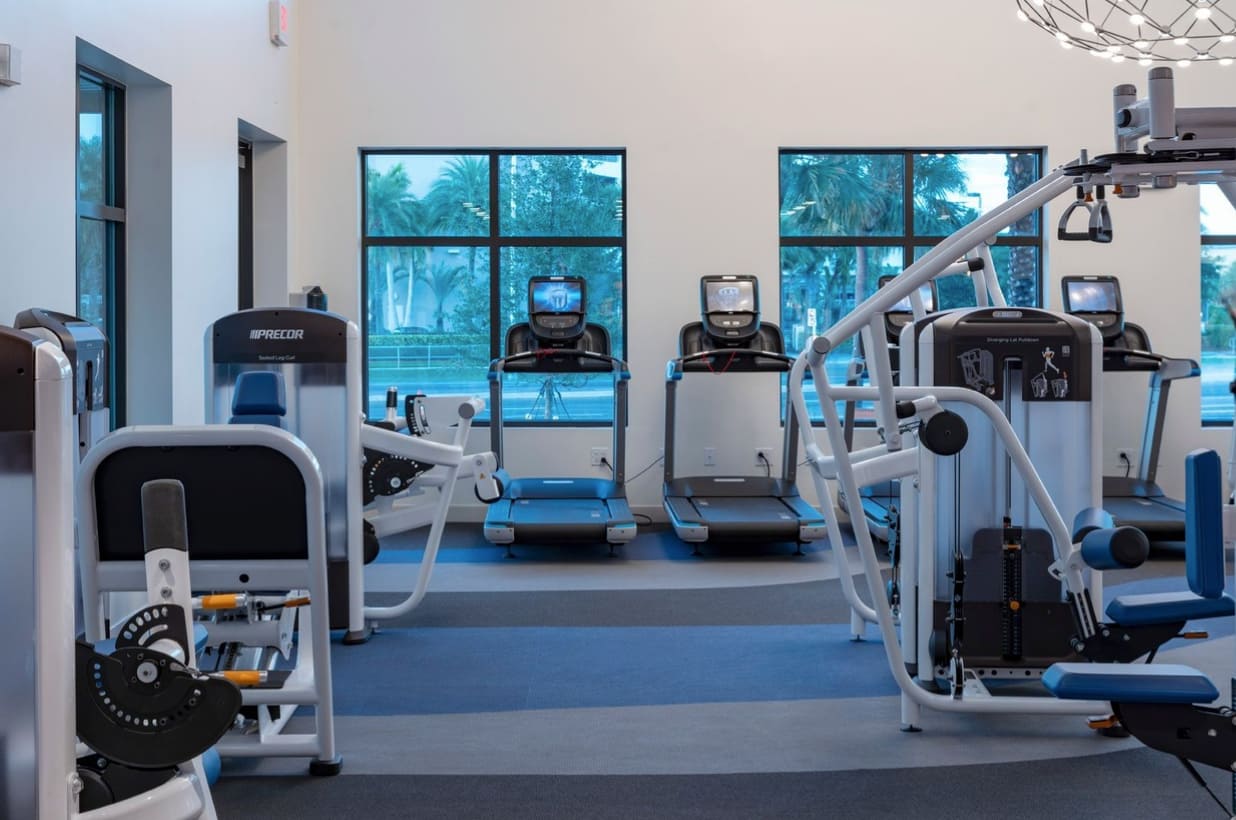 Waterfront Oasis: Modern 1 BR with Courtyard Views