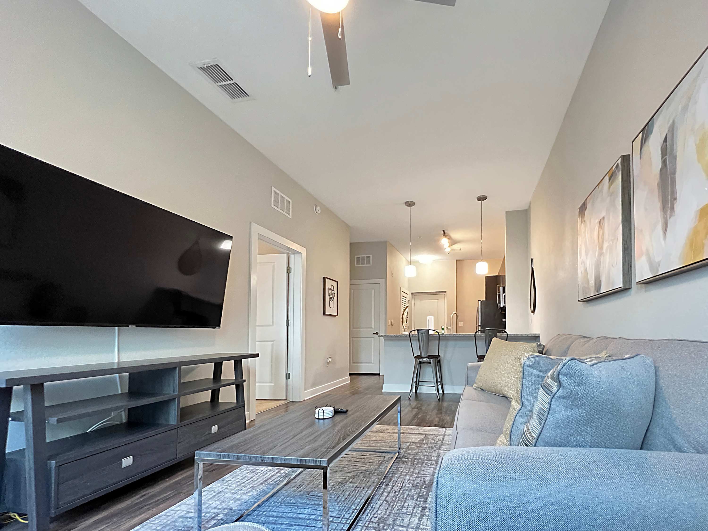 1st Floor in the Heart of Downtown, Pool Views