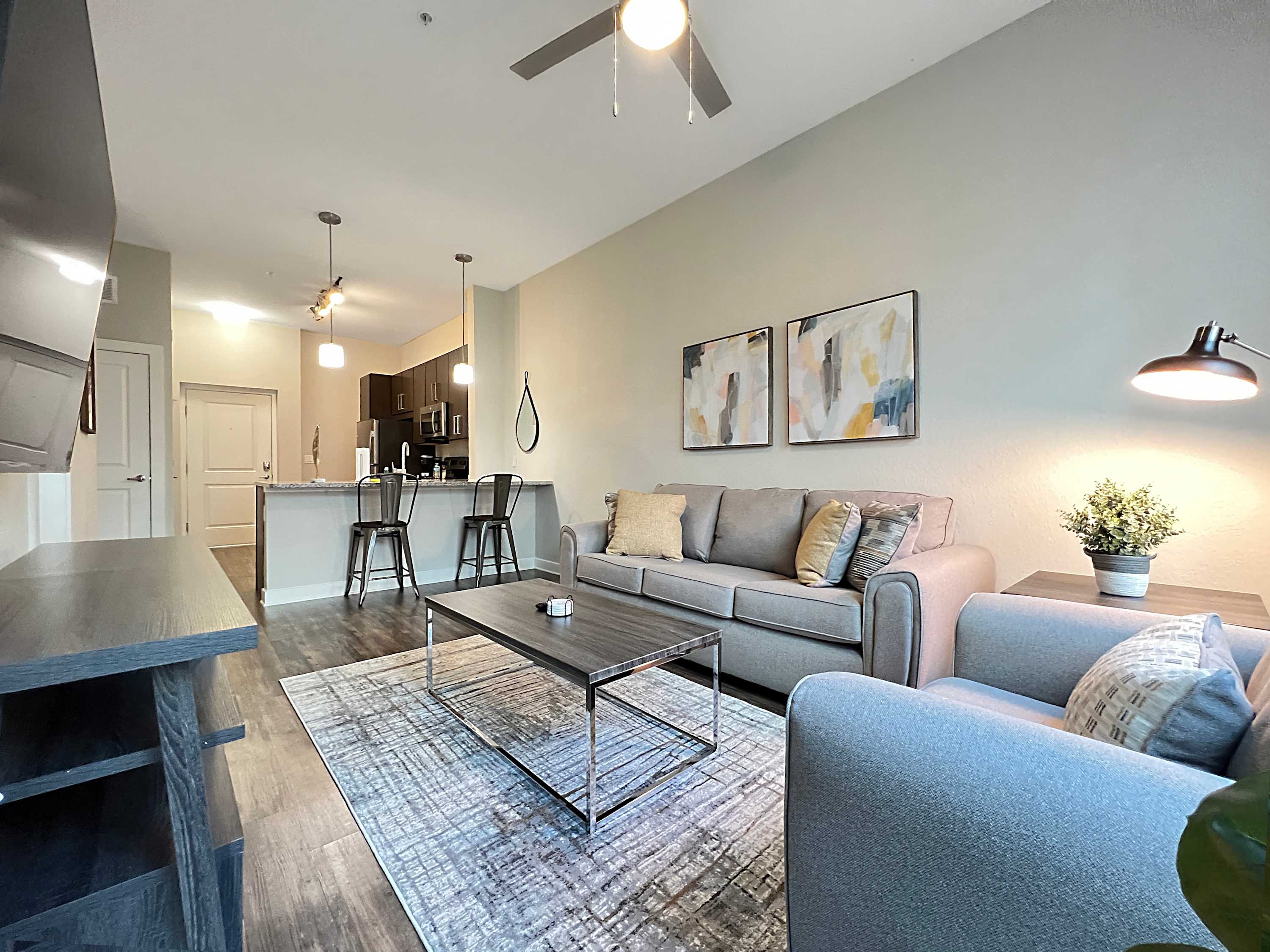 1st Floor in the Heart of Downtown, Pool Views