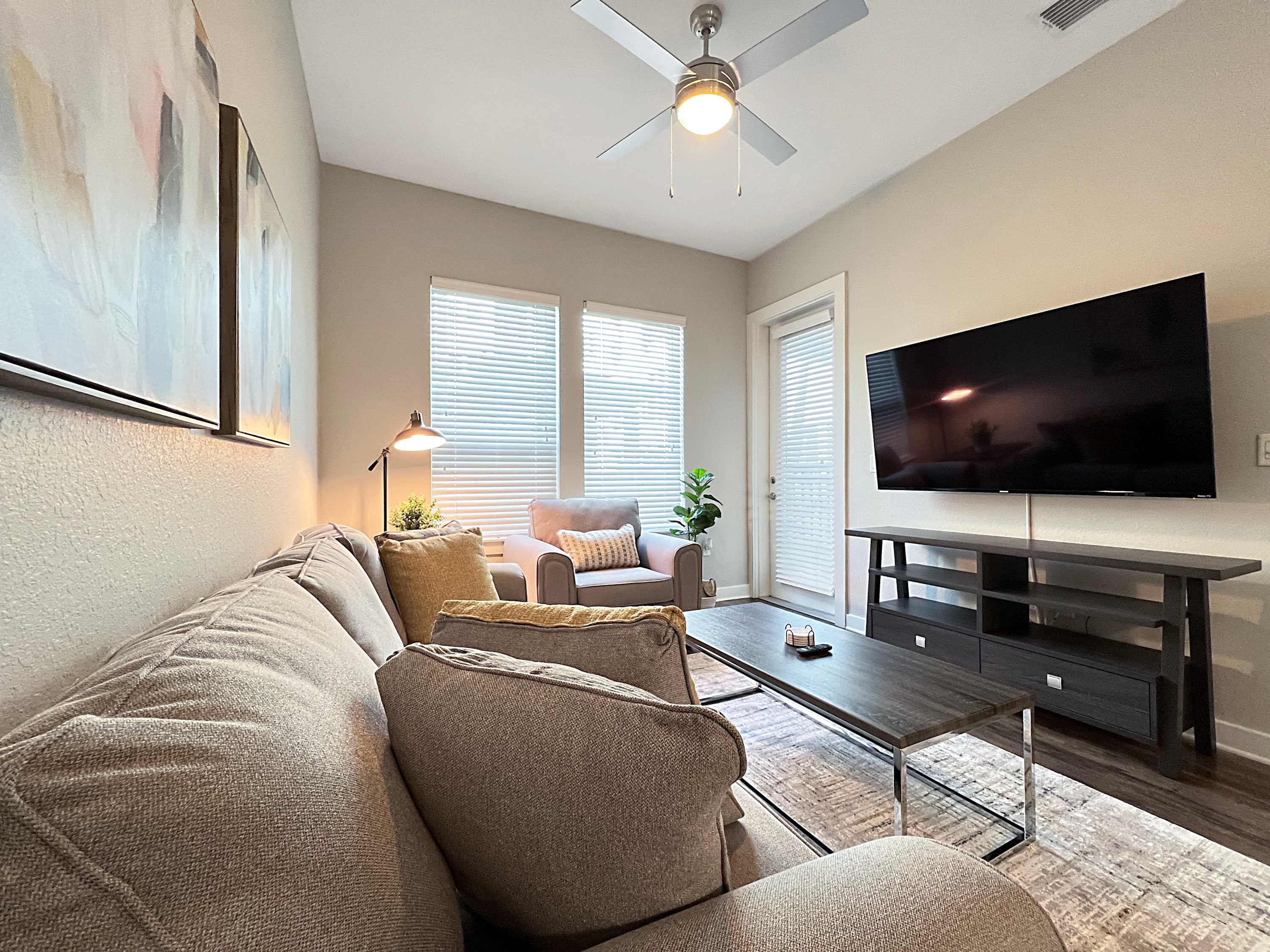 1st Floor in the Heart of Downtown, Pool Views