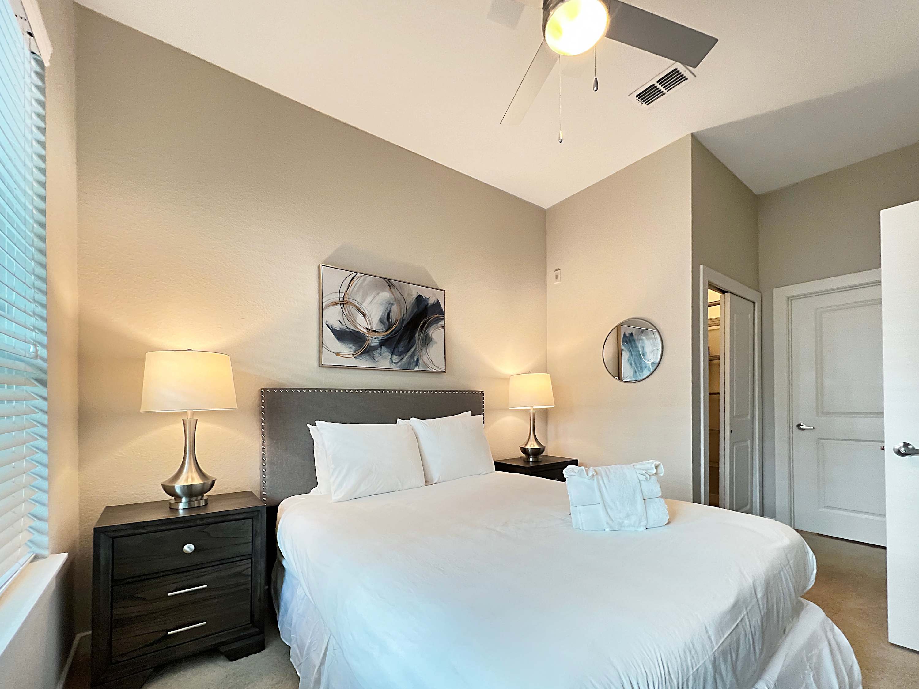 1st Floor in the Heart of Downtown, Pool Views